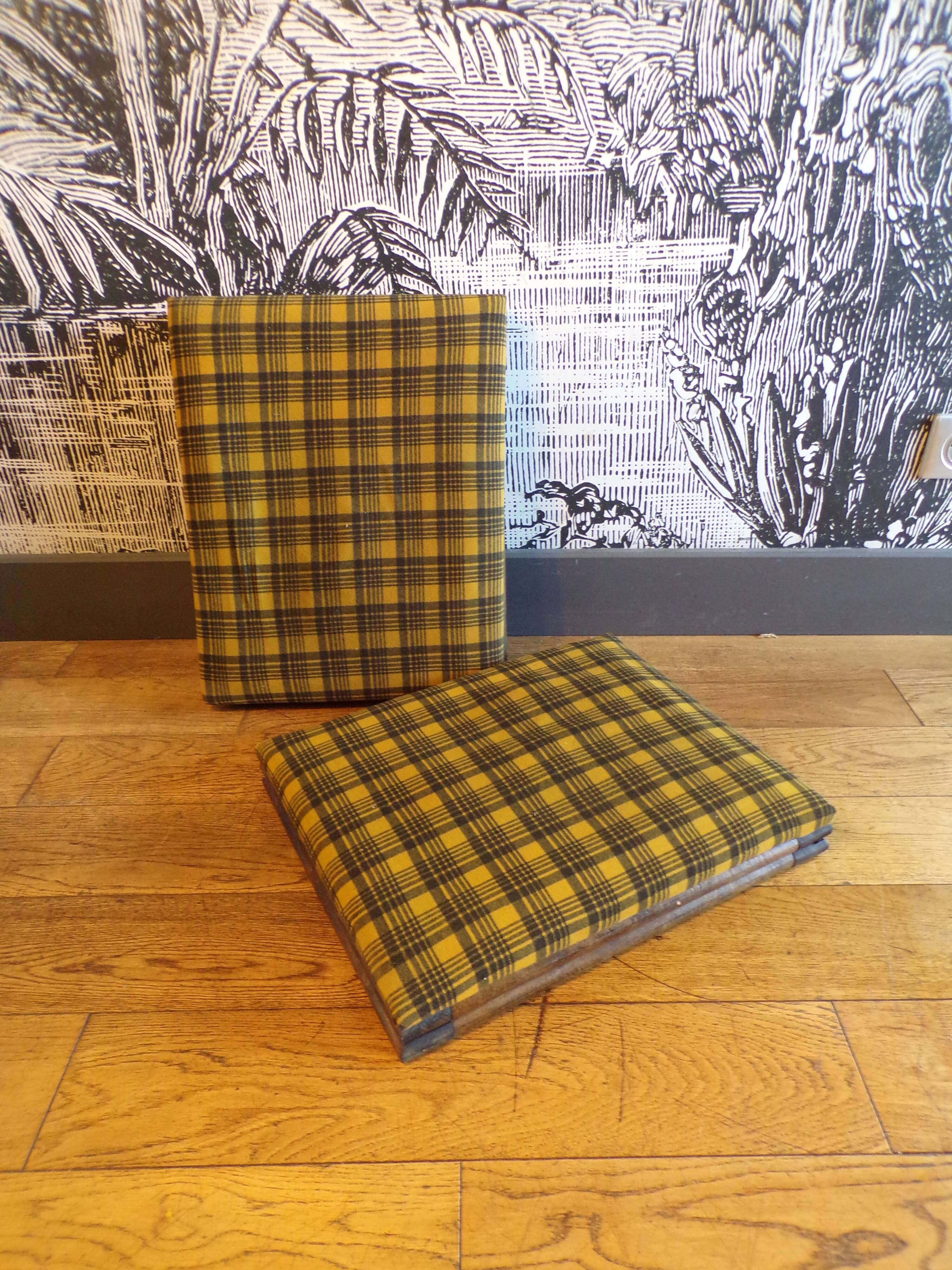 2 Damart “z” folding stools