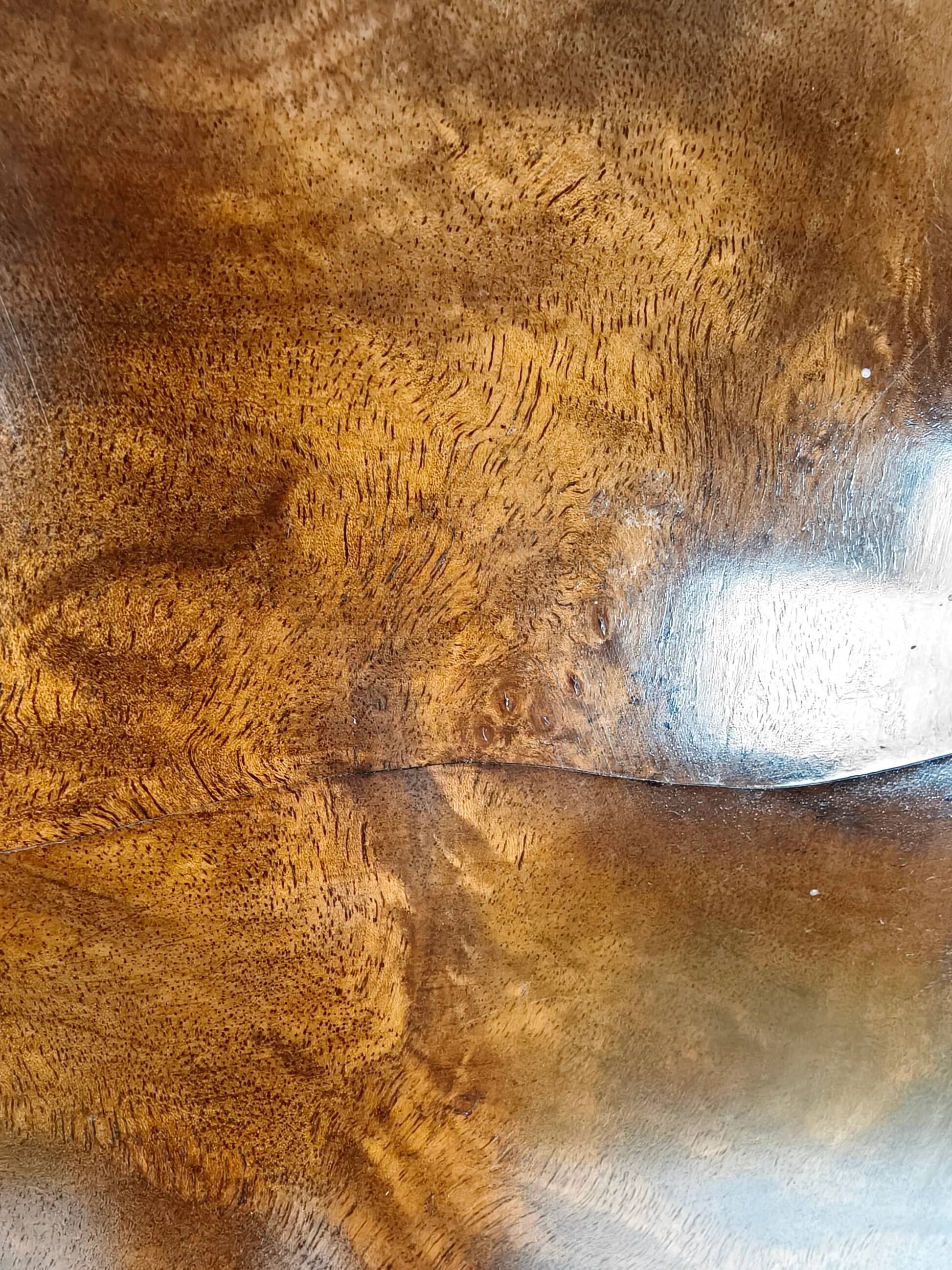 Superbe armoire anglaise Art Déco en loupe de noyer signée Waring & Gillow – vers 1900-1932