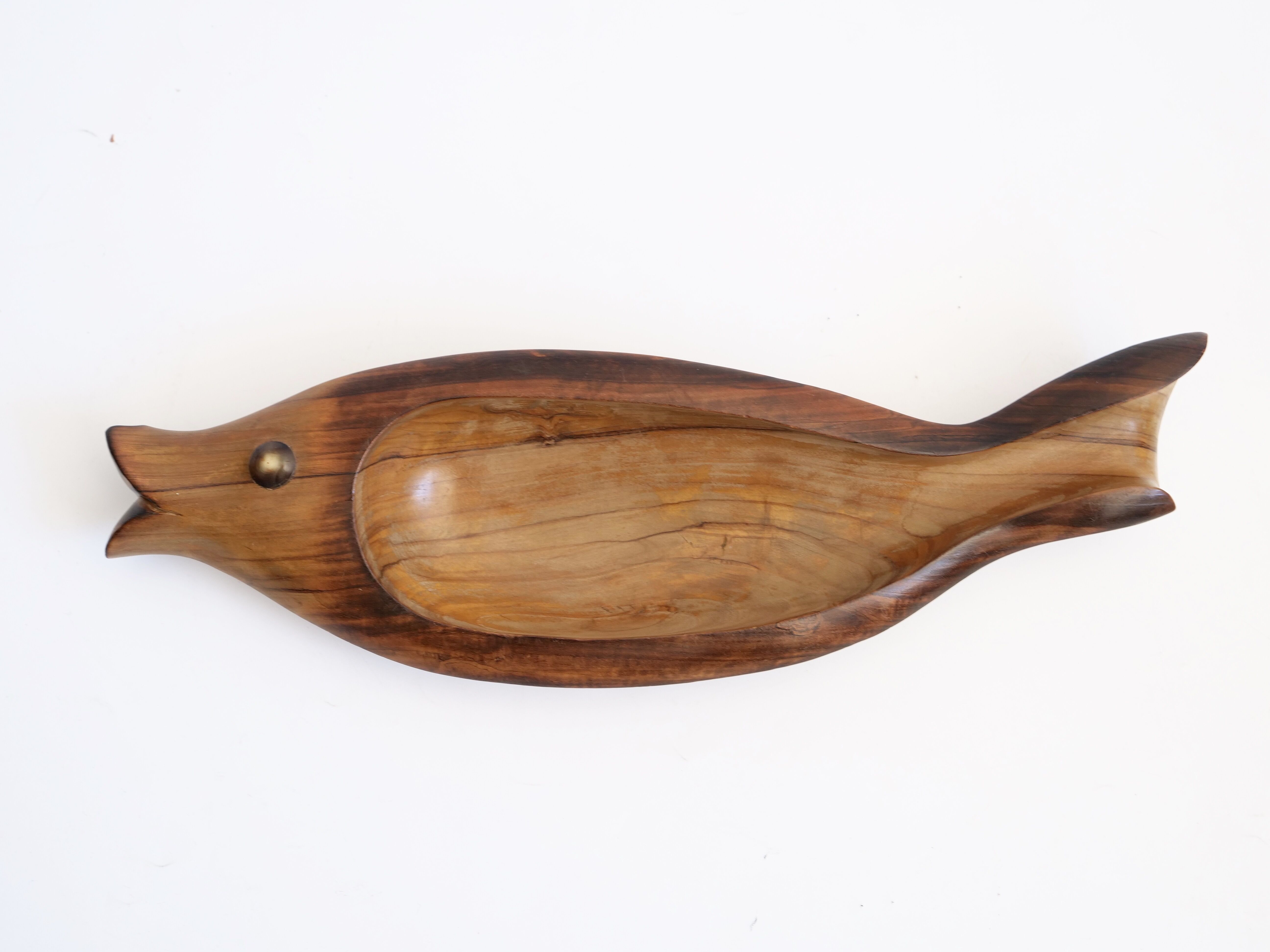 Zoomorphic wooden dish fish