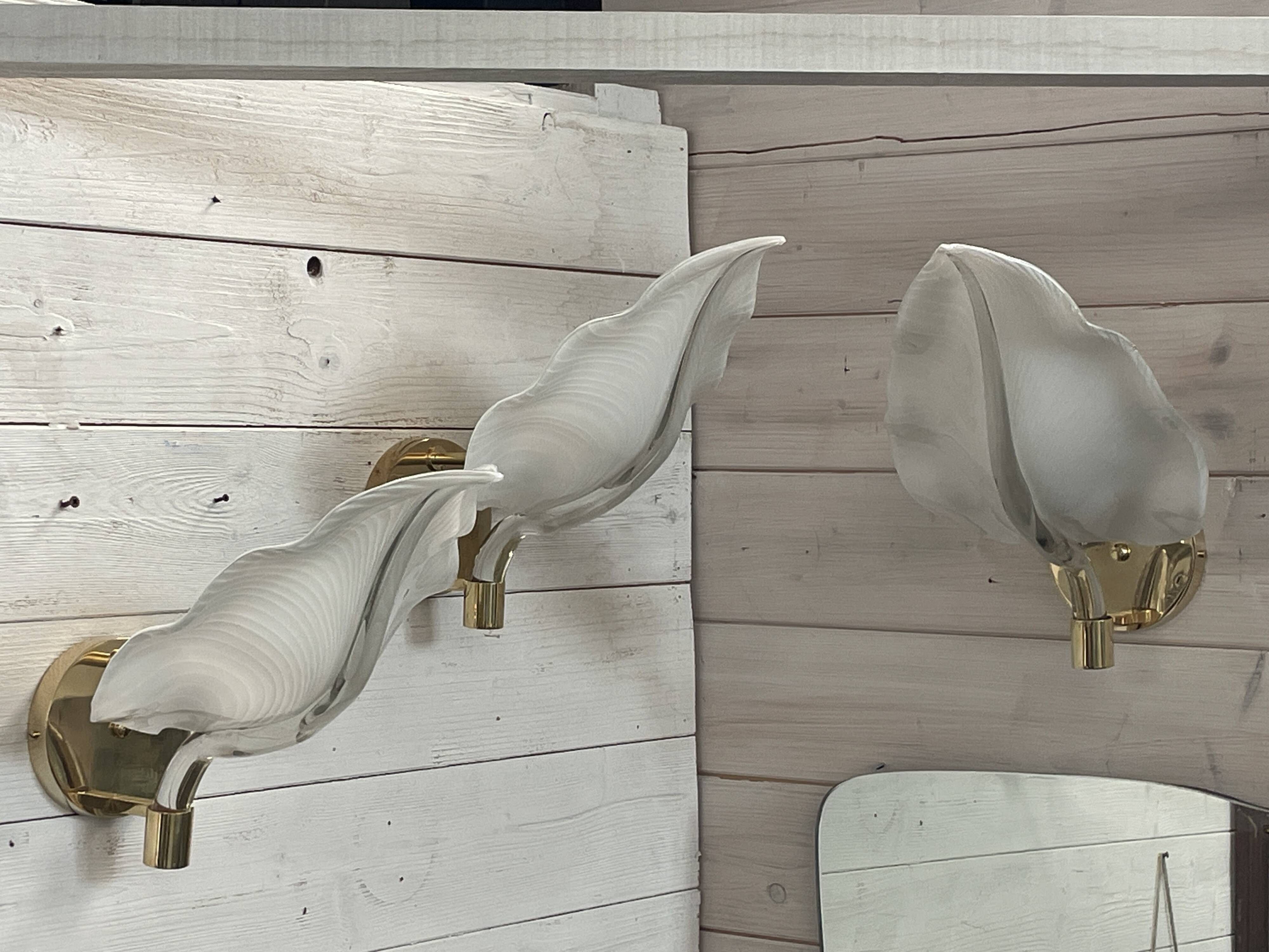 Set of 3 Murano glass wall lamps in white and brass, 1970s.