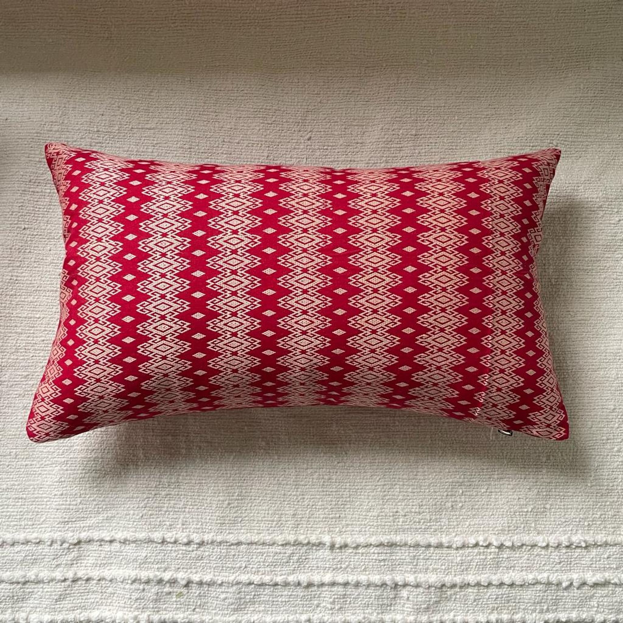 Coussin Kachin rouge beige 30x50 cm
