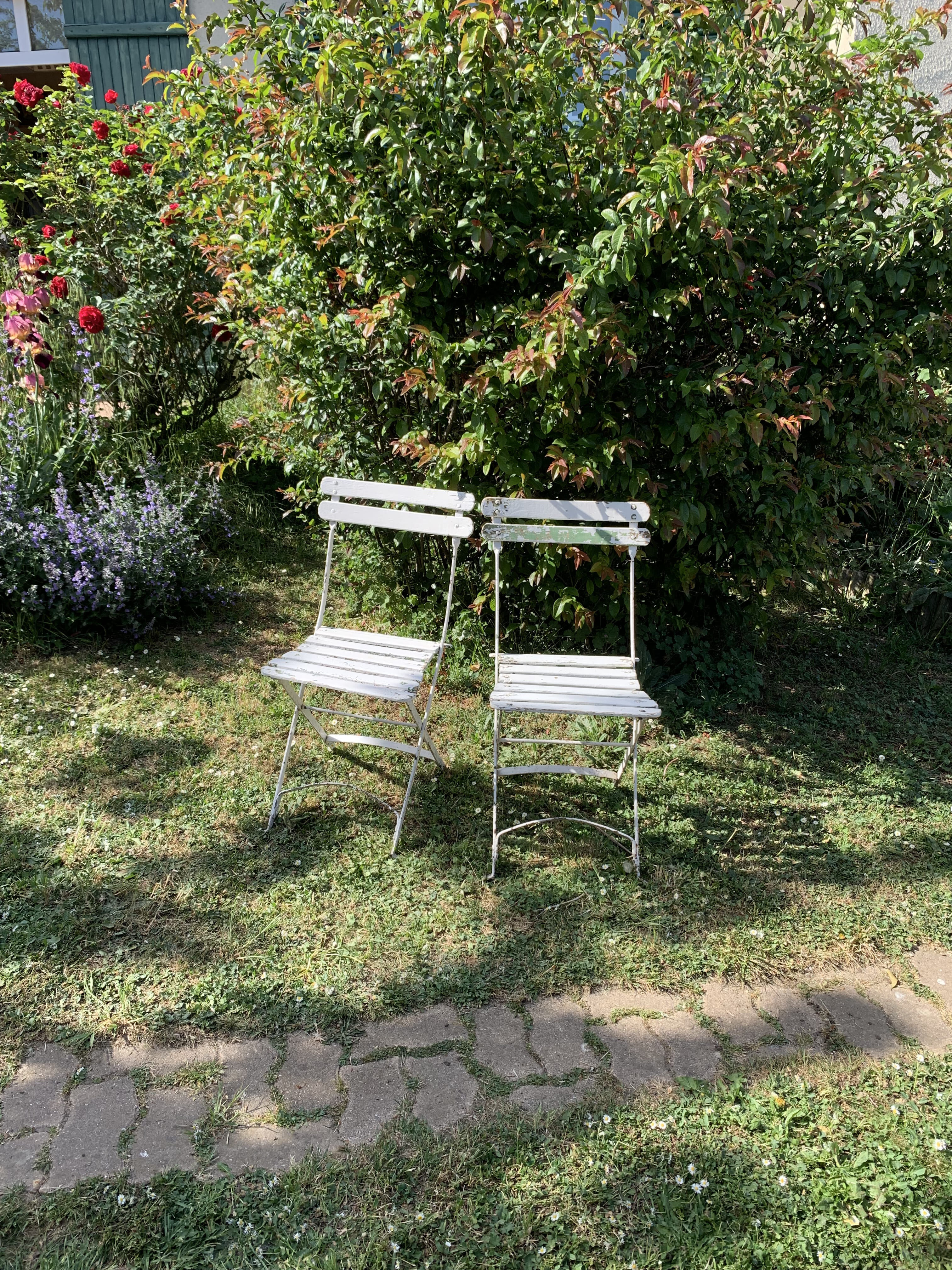Paire d'anciennes chaises de jardin