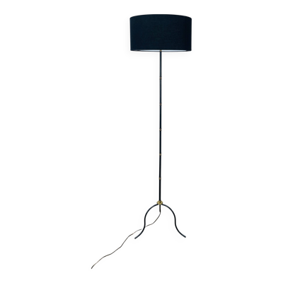 Lampadaire tripode années 50, laiton et métal noir