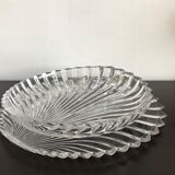 Dish in the shape of a crystal shell