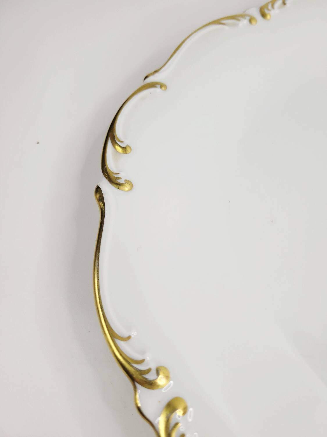 Round antique plate in gilded porcelain, Tirschenreuth, Bavaria