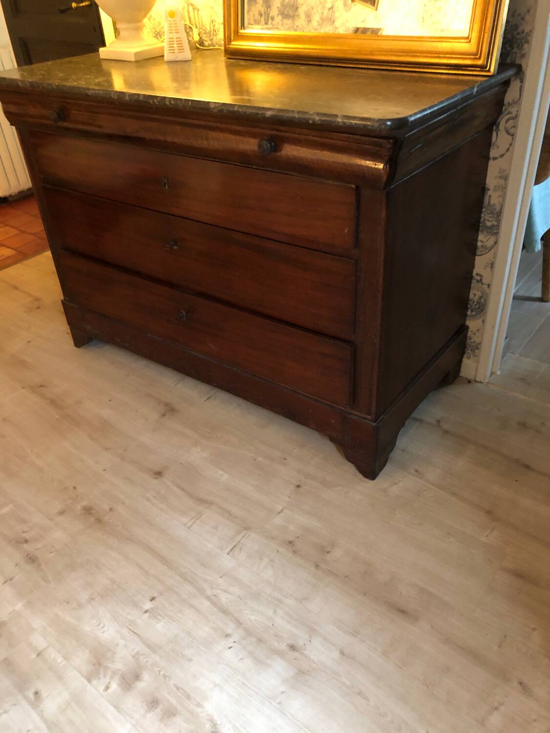 Louis Philippe mahogany chest of drawers