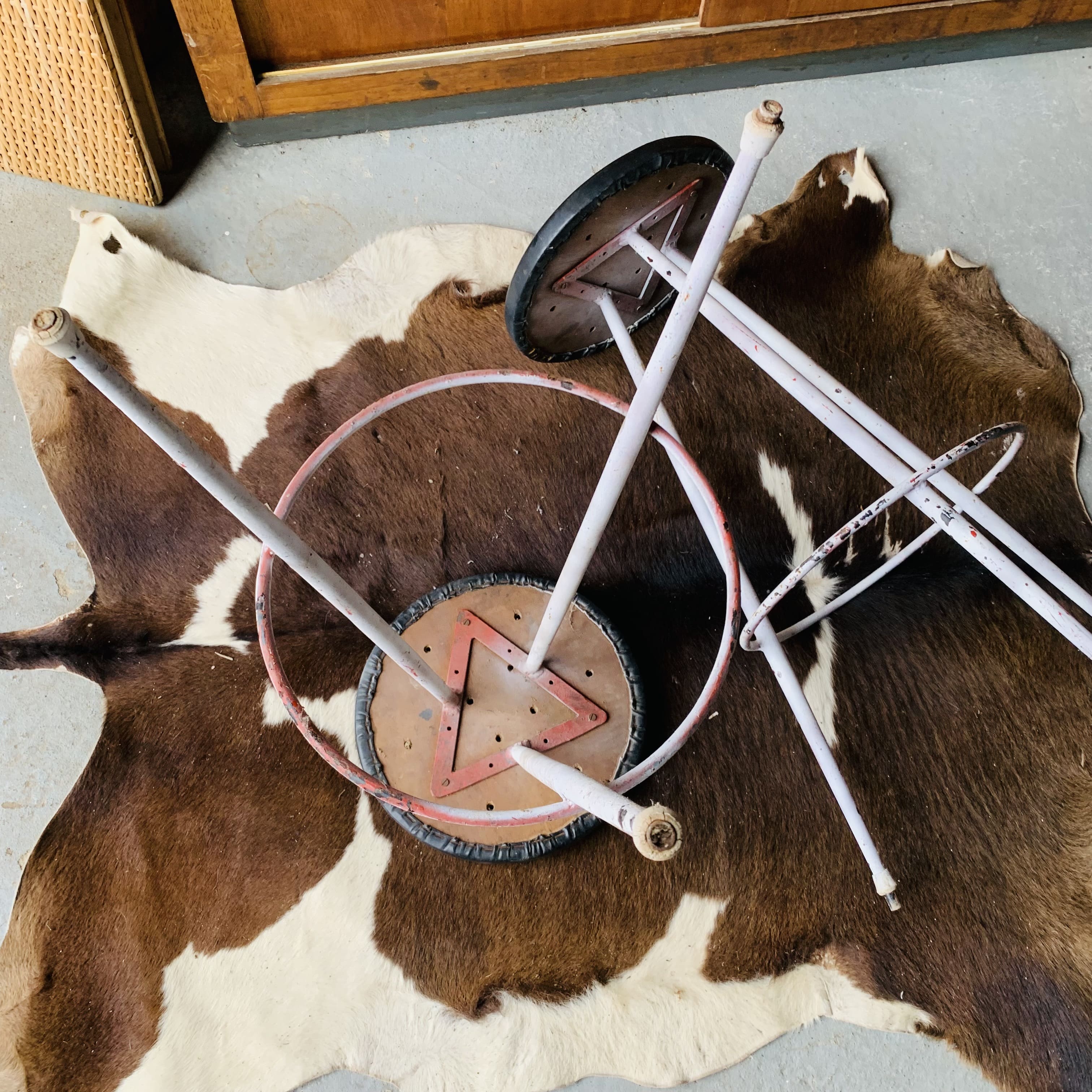 2 high stools metal imitation black leather