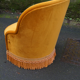 Paire de fauteuils cabriolet moutarde
