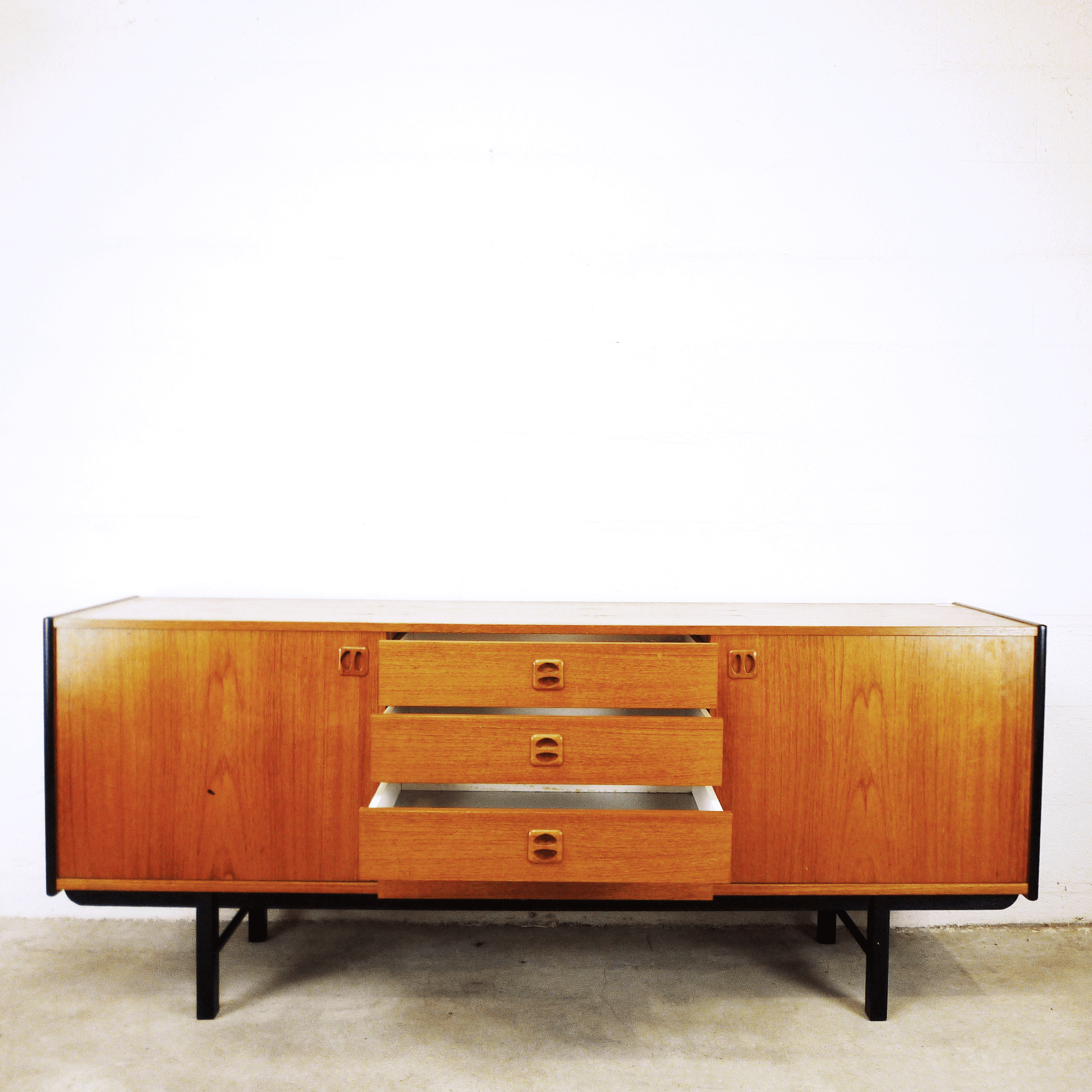 Enfilade en teck miel, 1960
