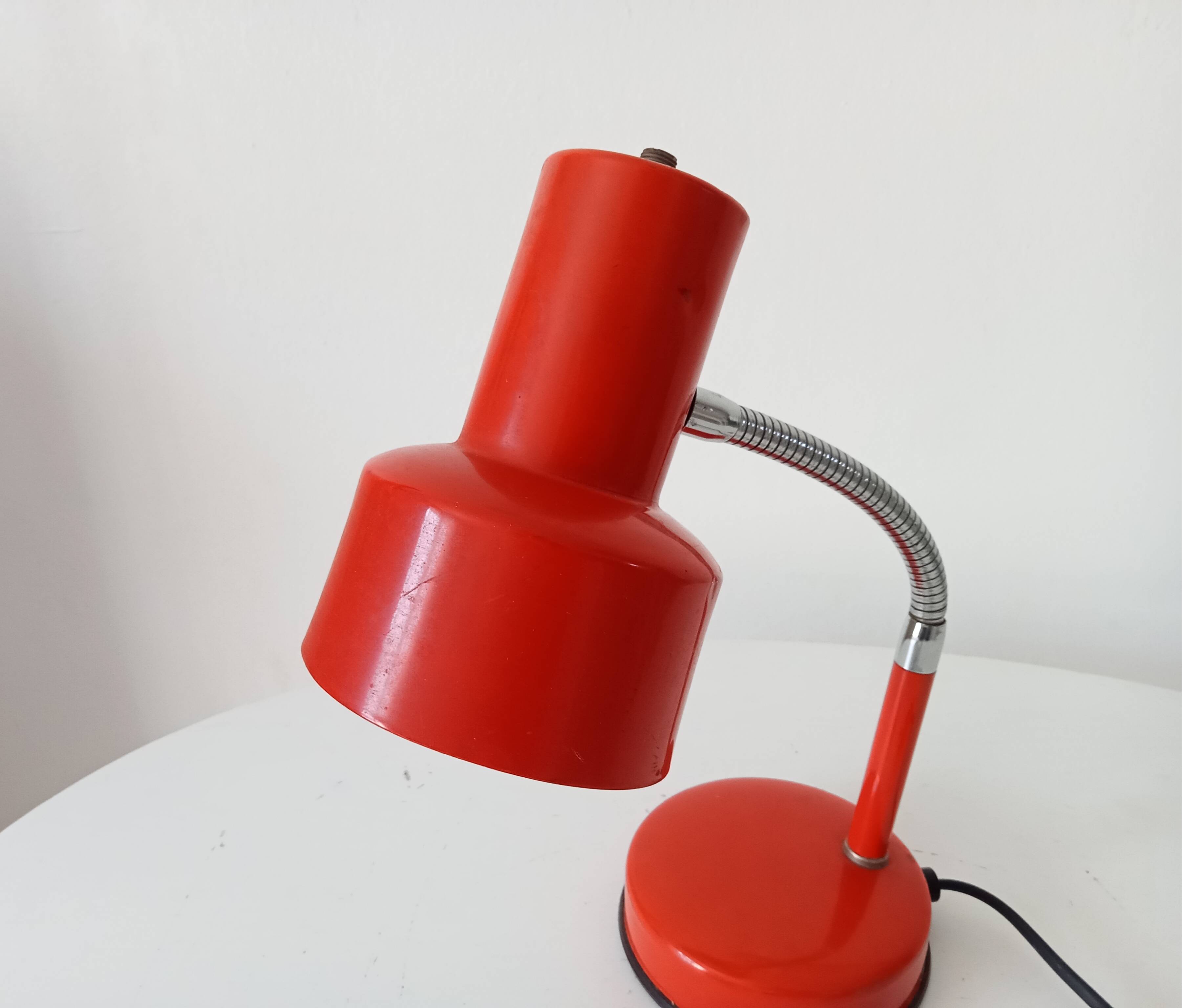 Vintage articulated desk lamp from the 1970s.