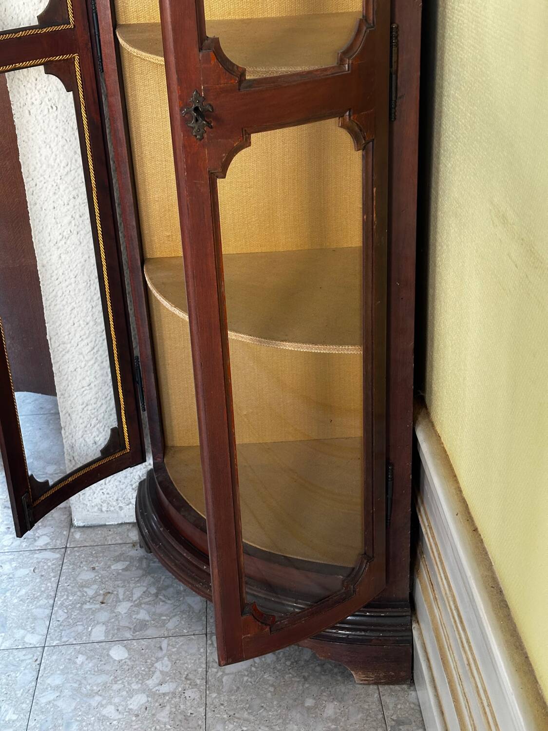 Corner display cabinet veneered in mahogany - Victorian - 20th century