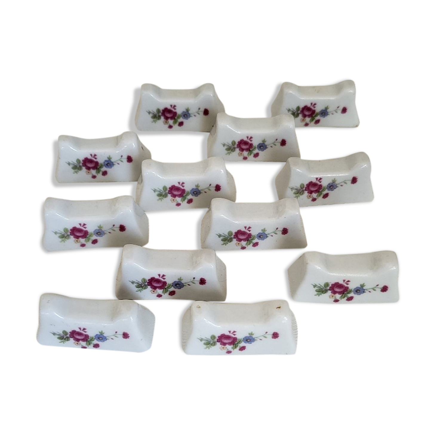 Set of 12 porcelain knife holders with flowers
