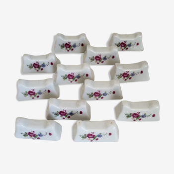 Set of 12 porcelain knife holders with flowers