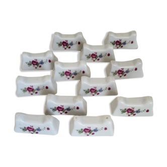 Set of 12 porcelain knife holders with flowers