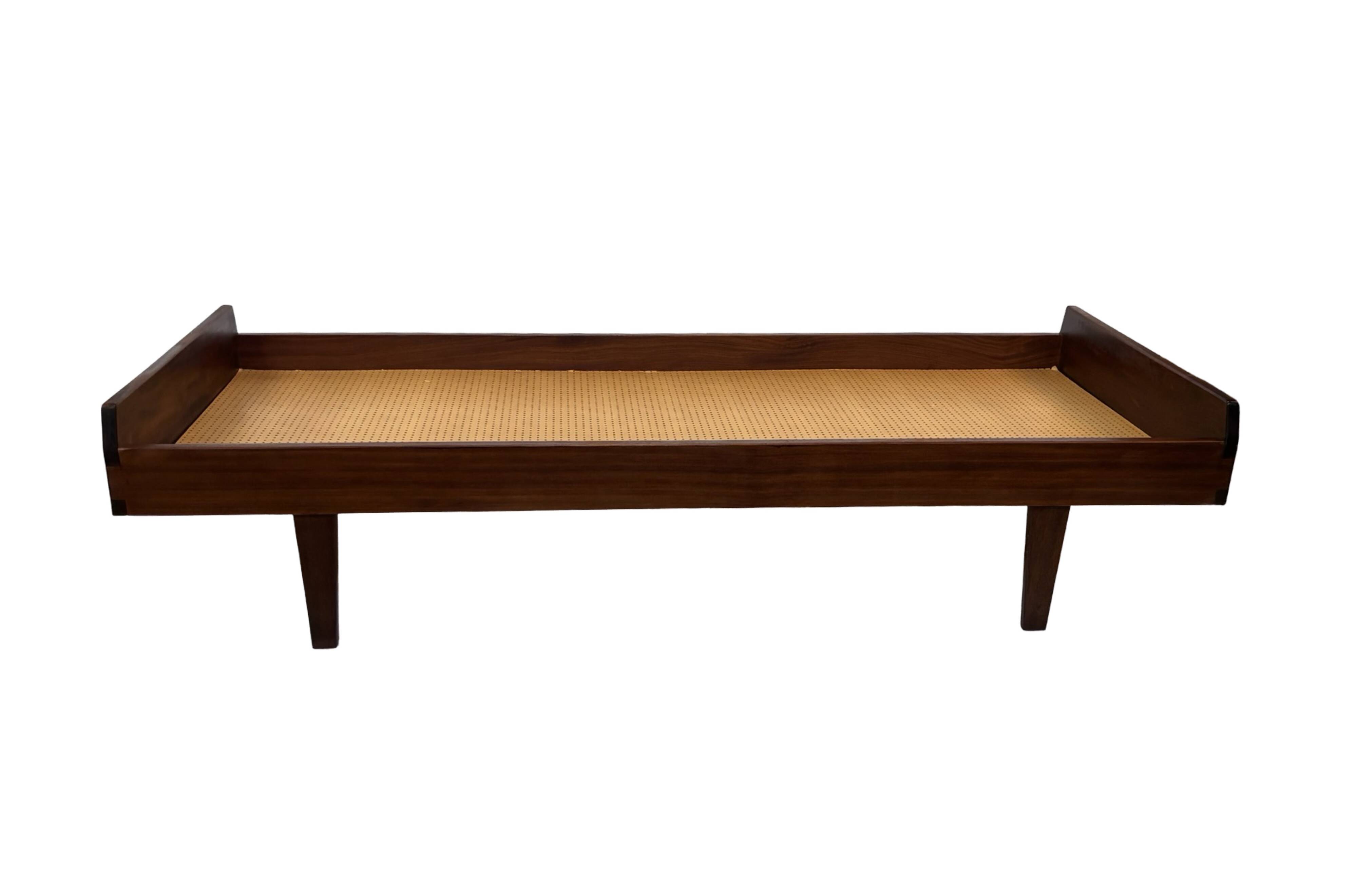 Vintage daybed minimalist design in Teak  960s