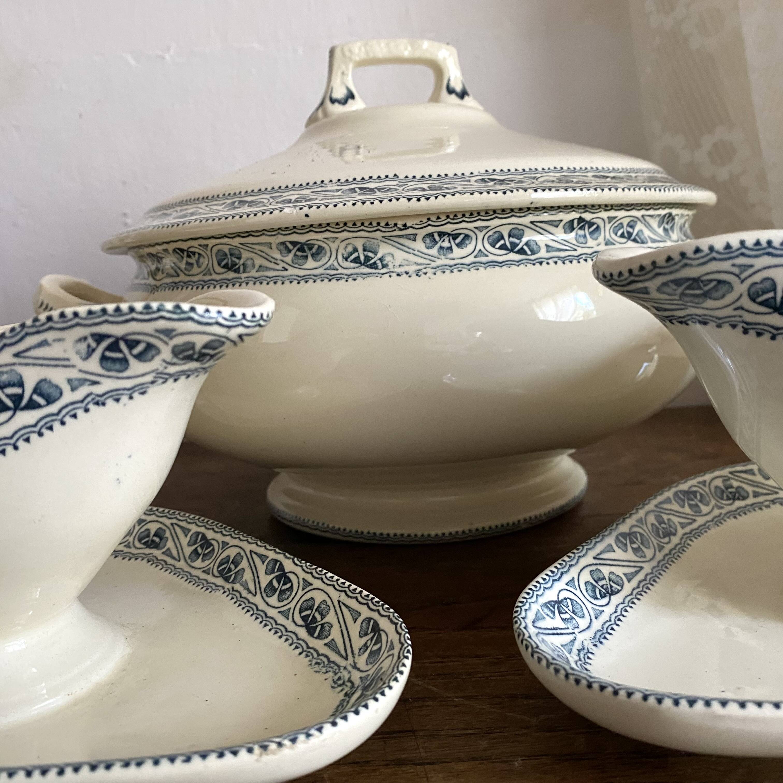 Soupière terre de fer Choisy le roi "Champigny"