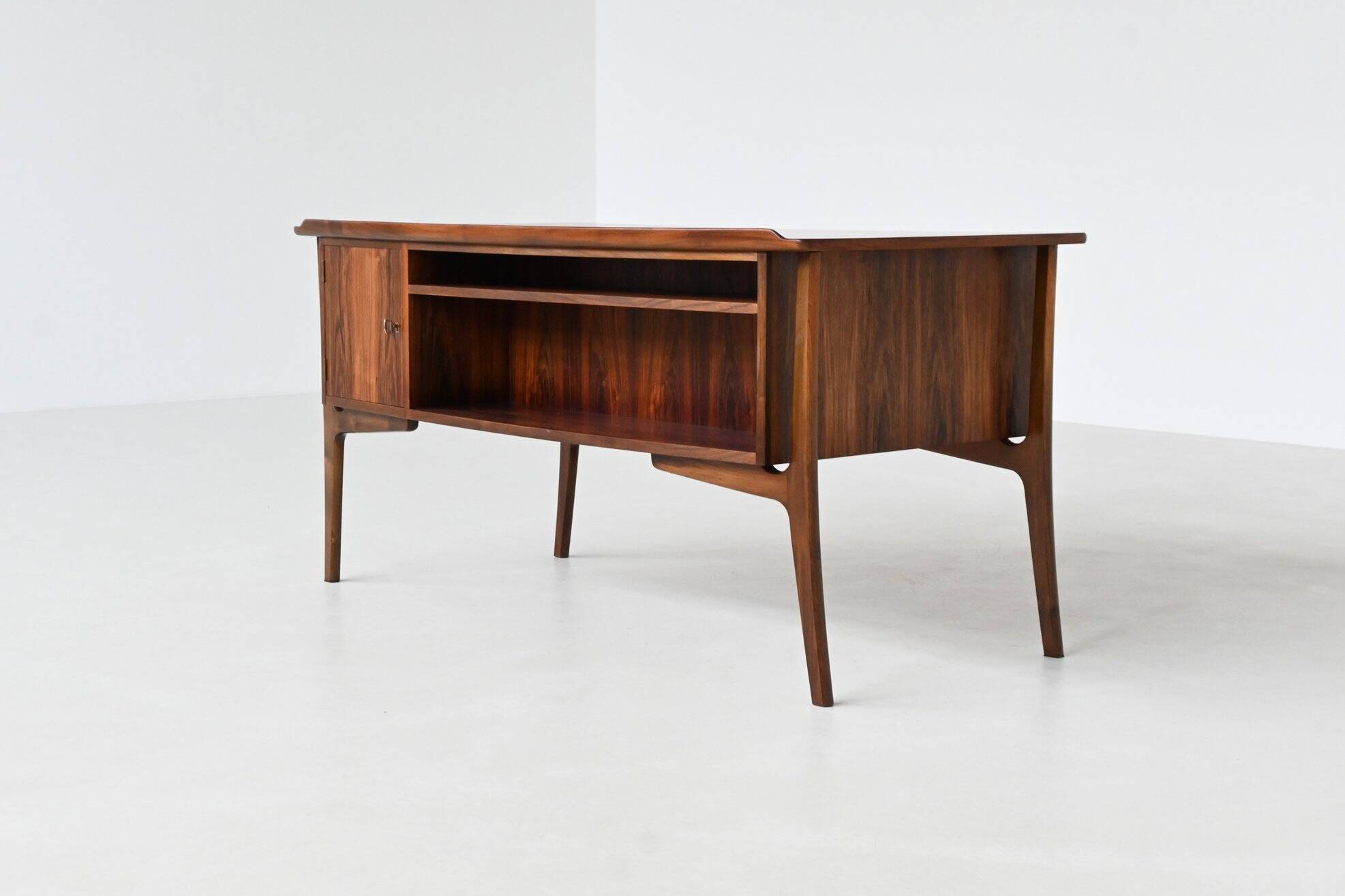 Svend Aage Madsen writing desk in rosewood H.P. Hansen Denmark 1960