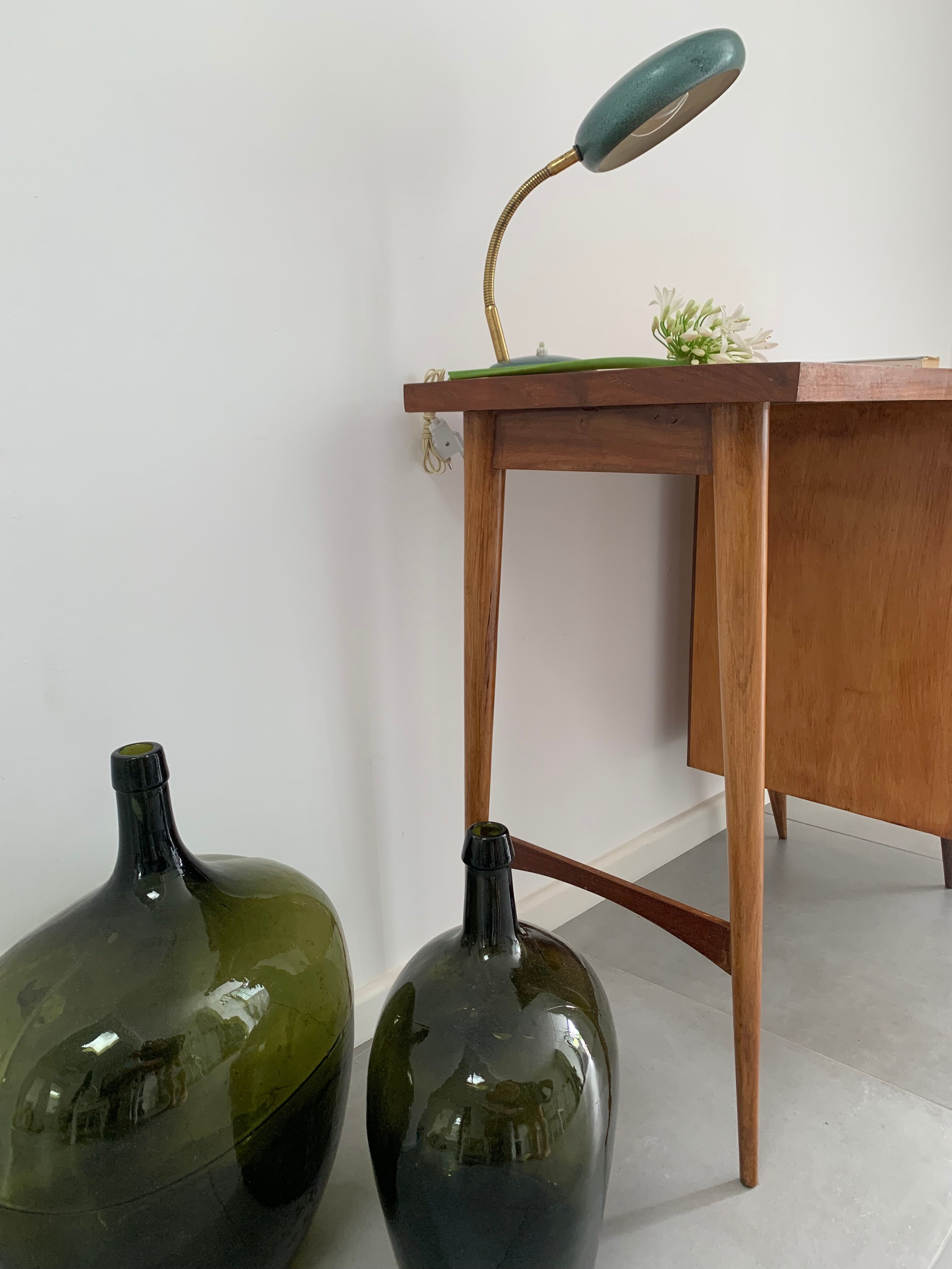 Desk with tapered feet