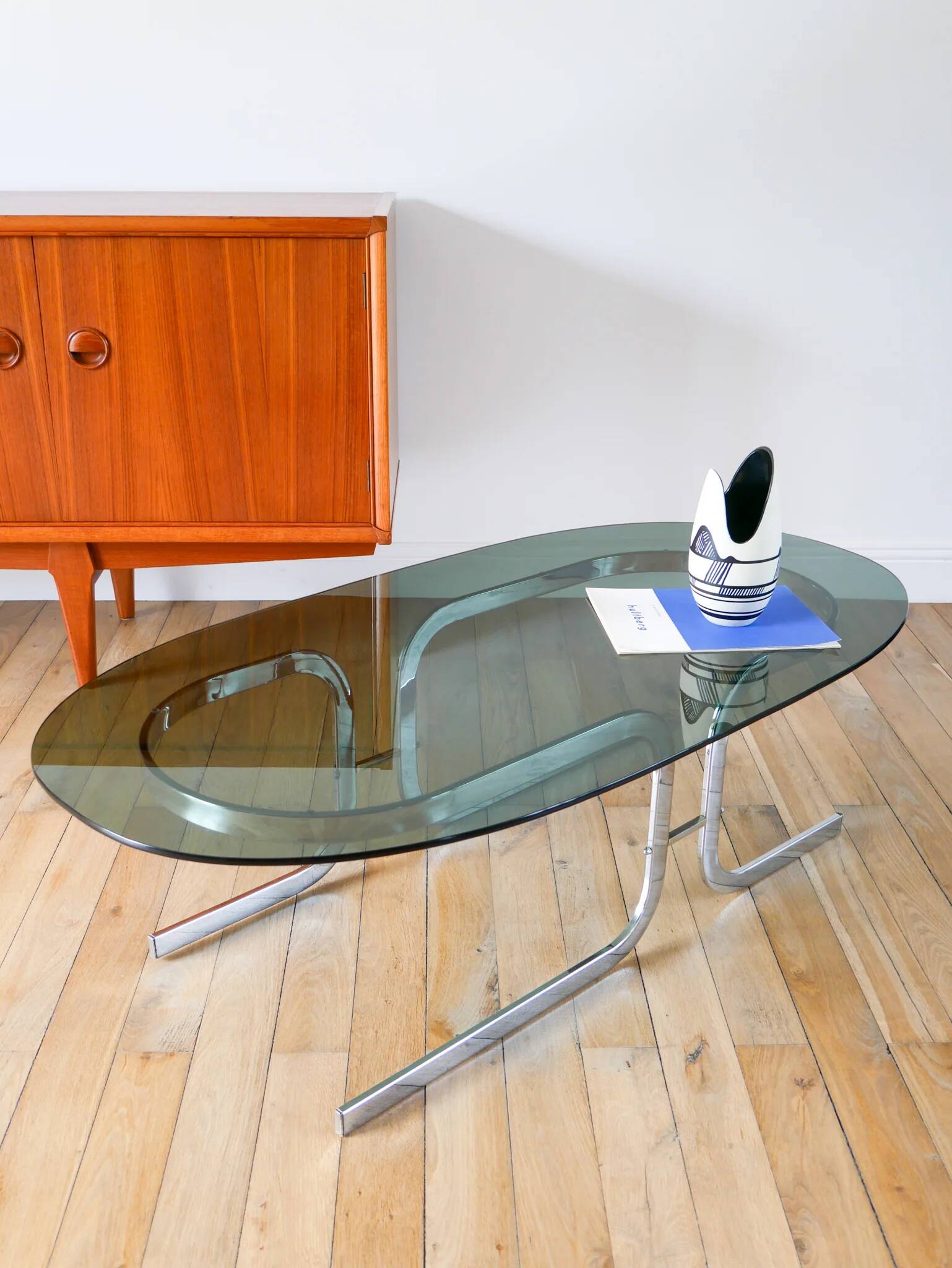 Oval coffee table in smoked glass and chrome, original double S design base, 1970.