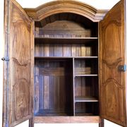 Armoire versaillaise en noyer, XVIIIe siècle