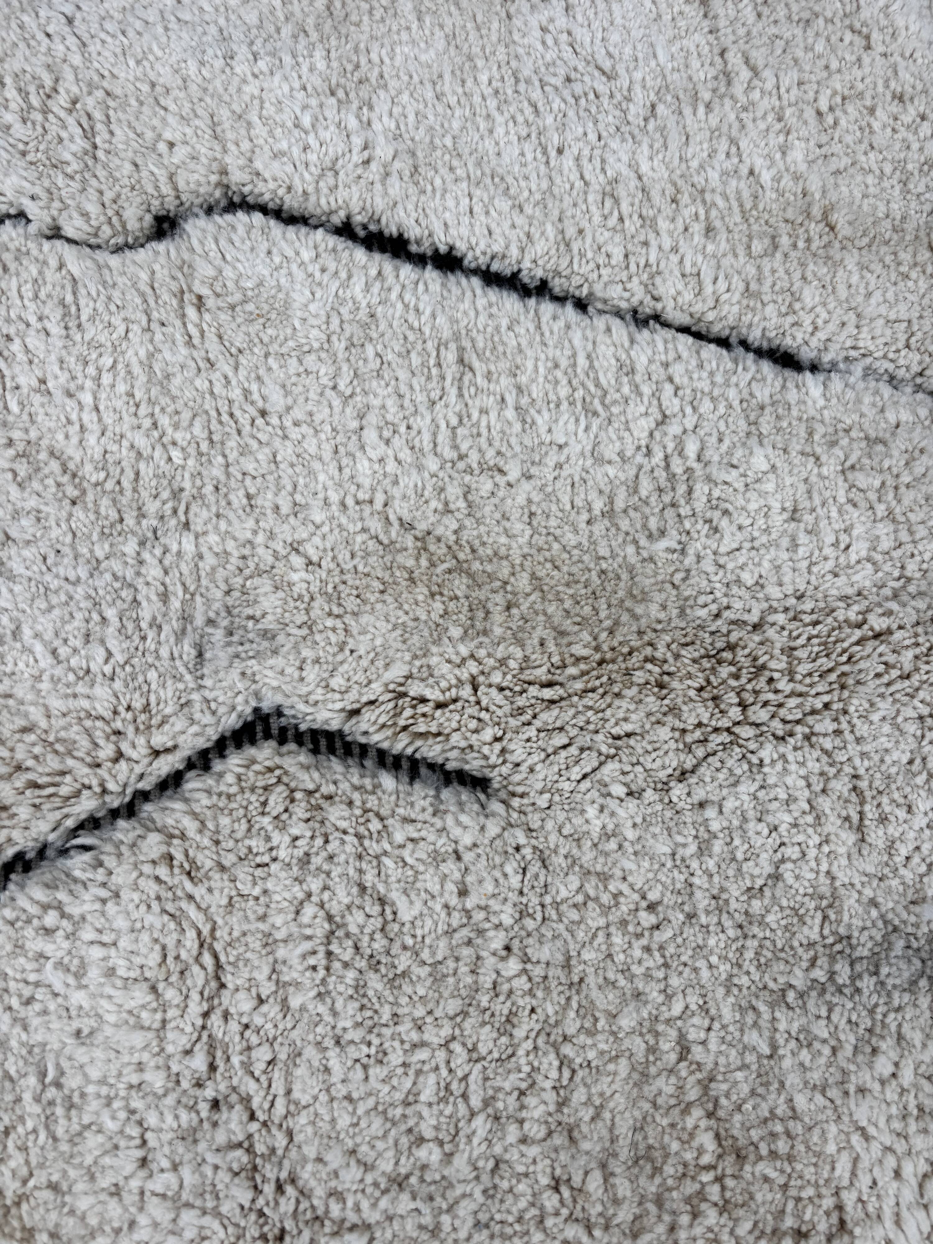 Beni Ouarain Berber Wool Rug – 200x300 cm – Handmade Moroccan Rug