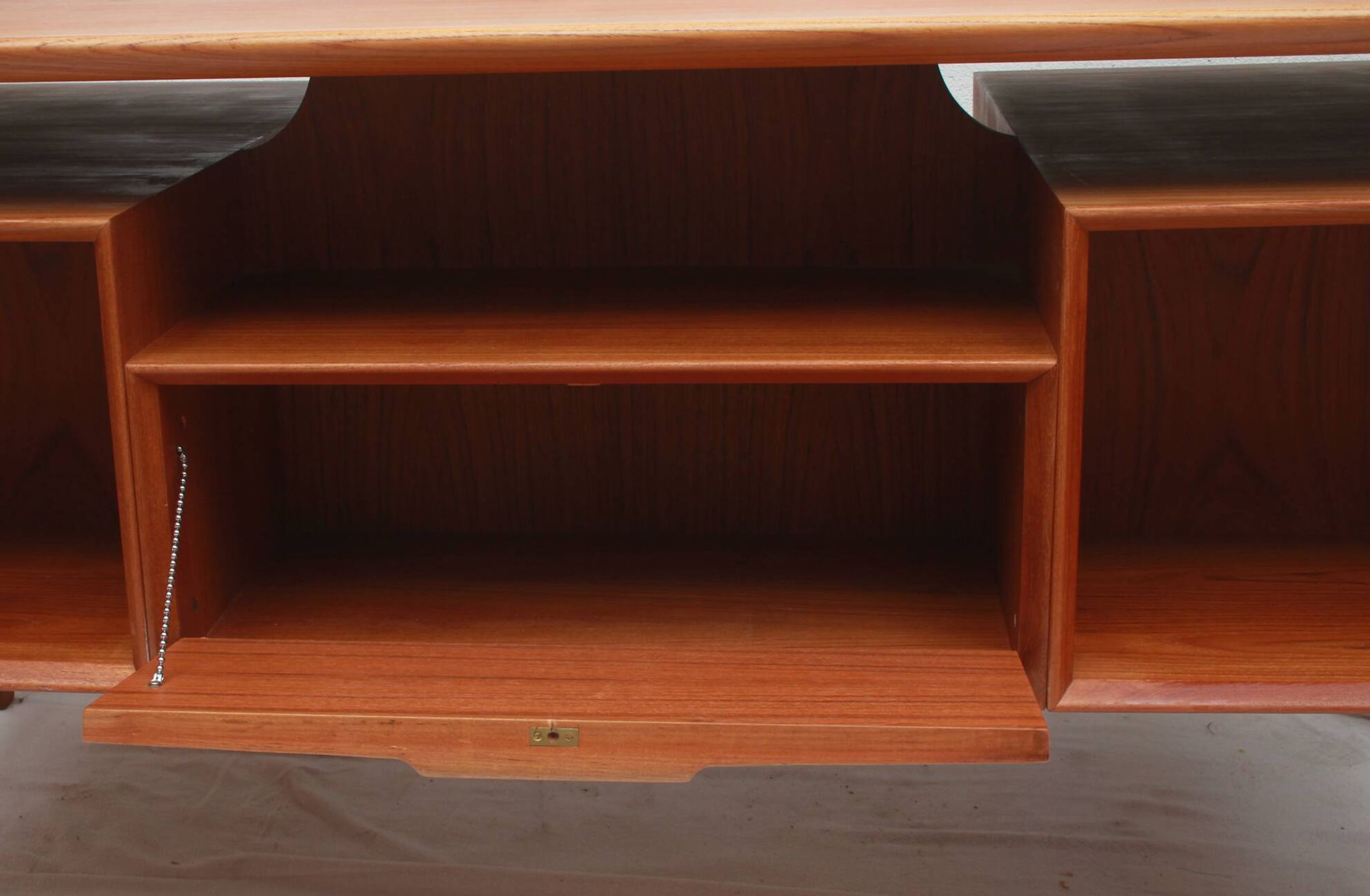 Bureau en teck, années 1960