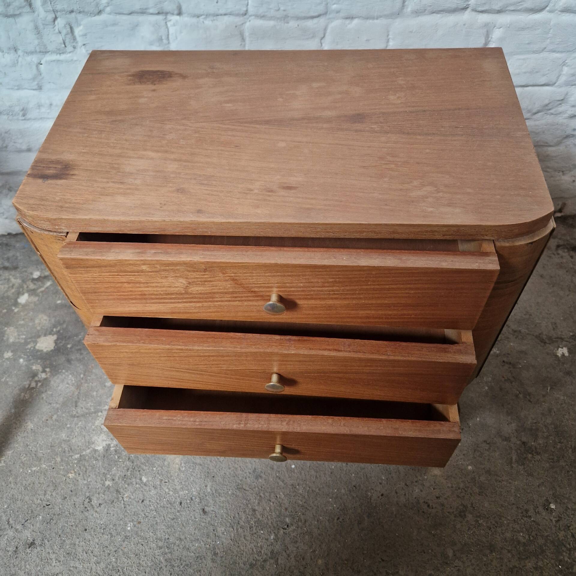 Small vintage Art Deco piece with 3 drawers, curved legs and caps.