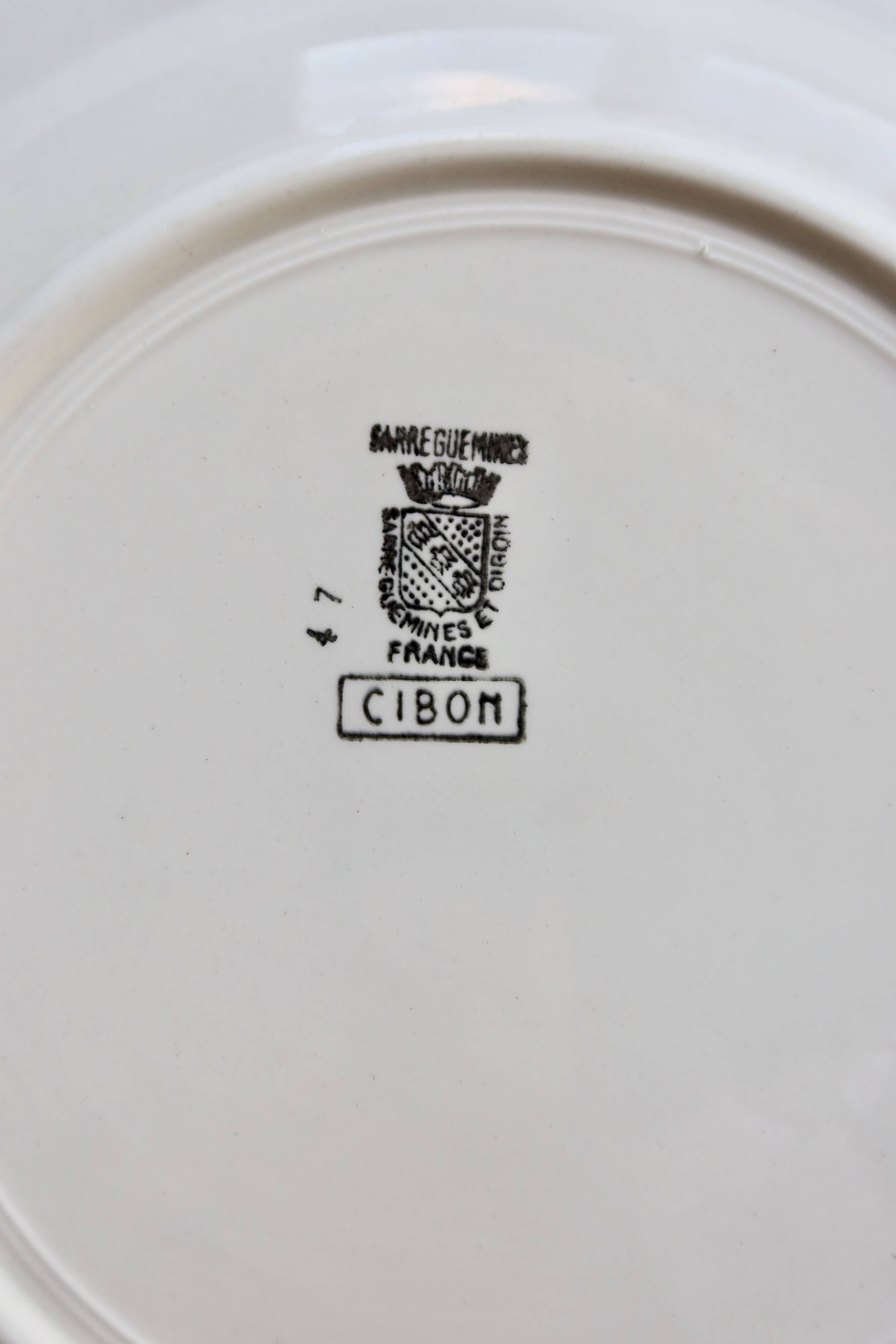 Round serving dish in Sarreguemines earthenware, Cibon model - Floral decoration.