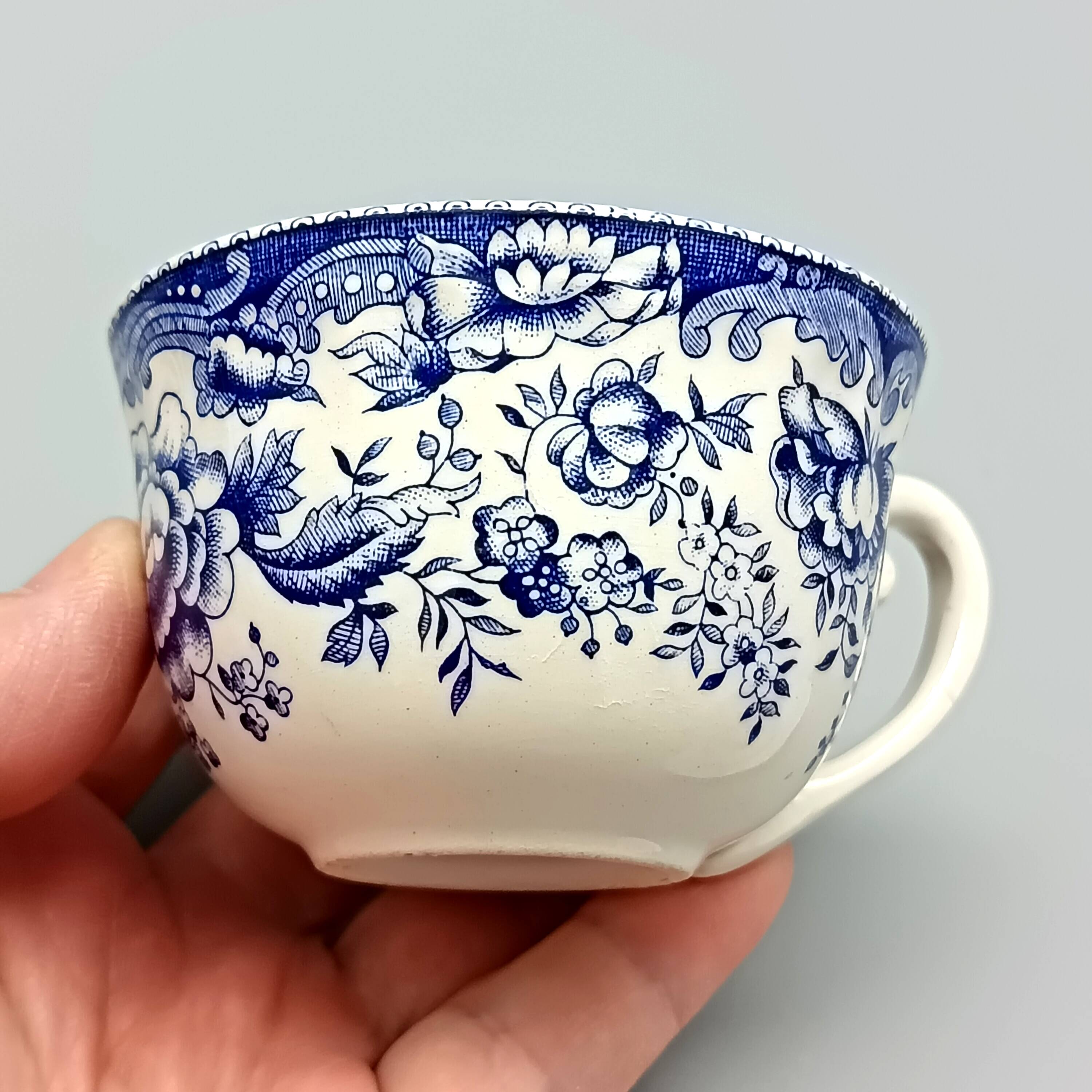 7 tasses à café avec soucoupes vintage, fabriquées par kg luneville france