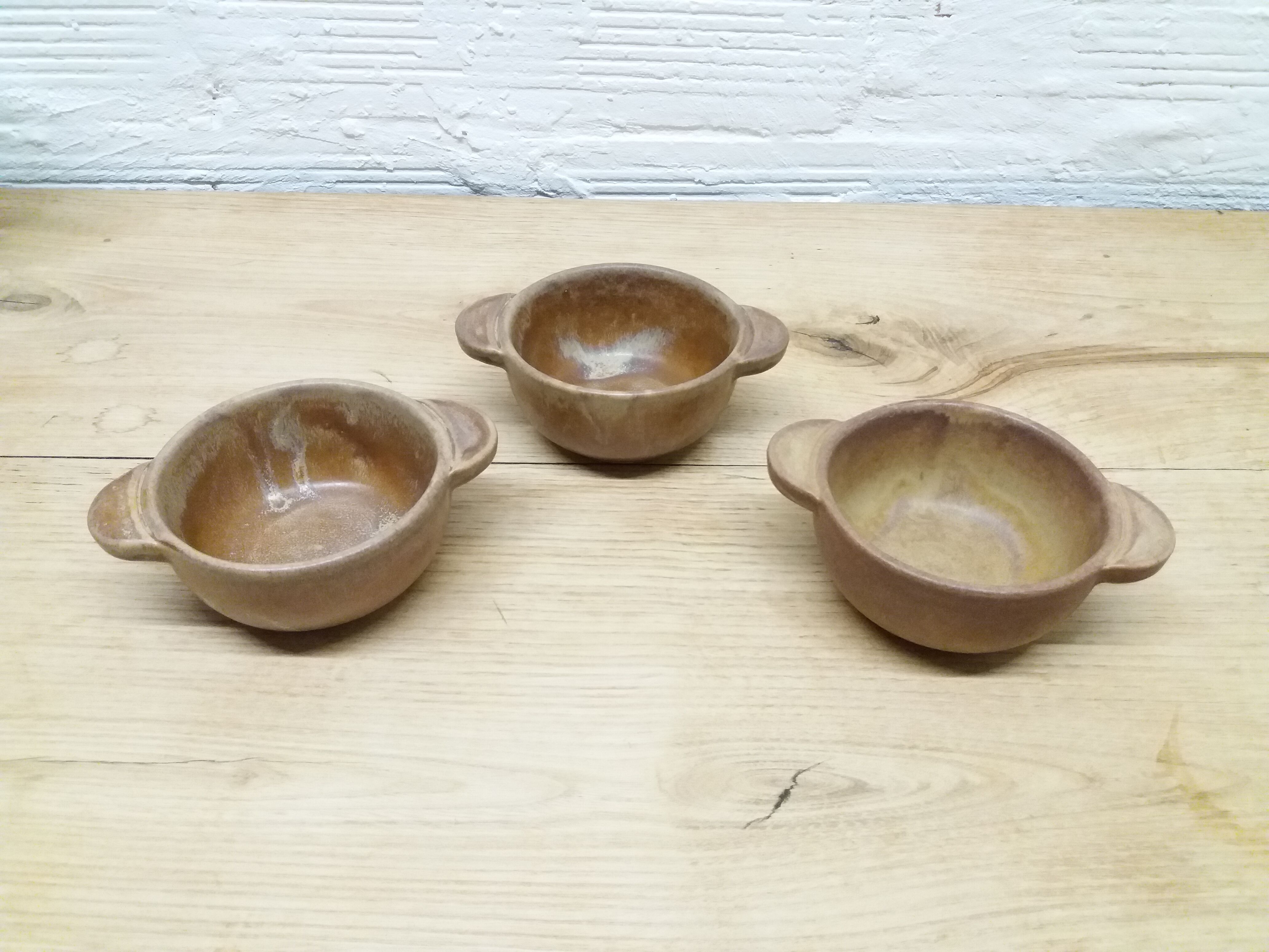 Set 3 bowls in raw sandstone