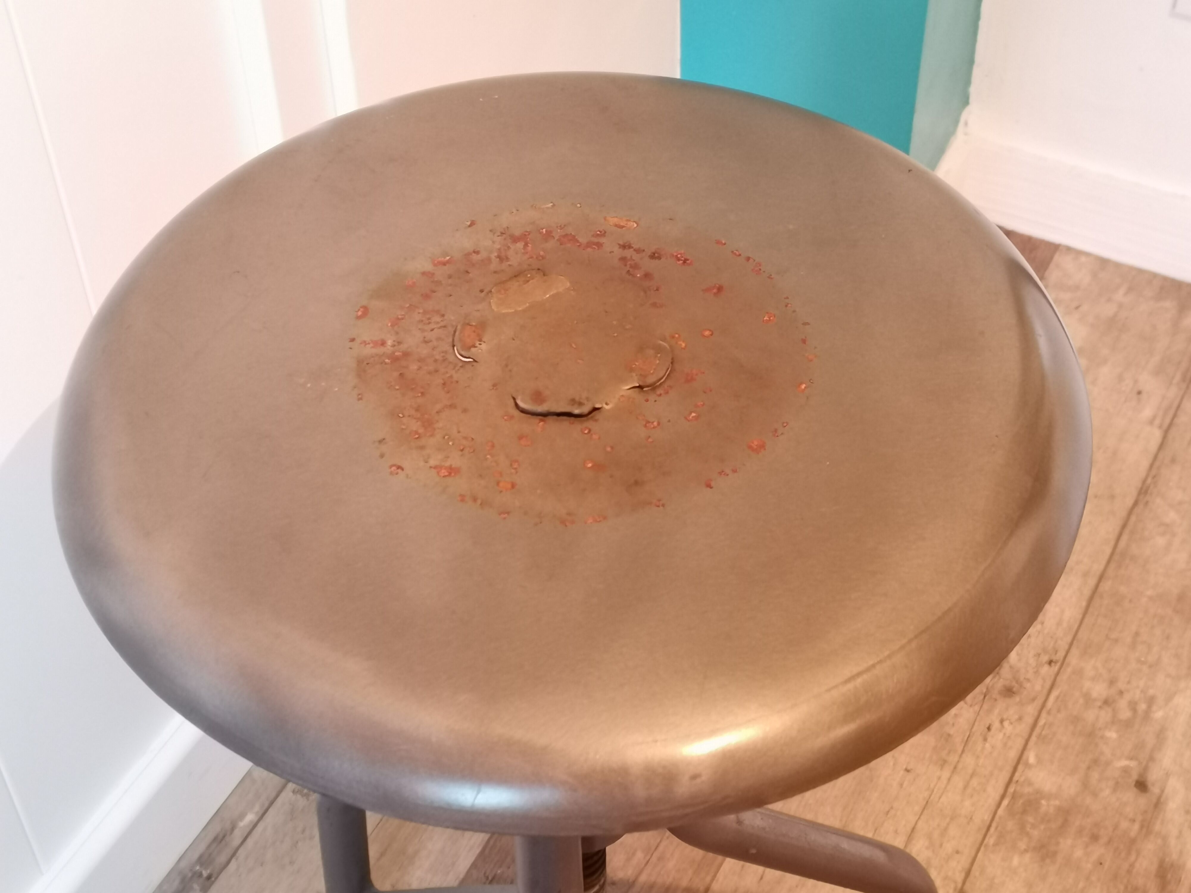 Tabouret industriel à vis