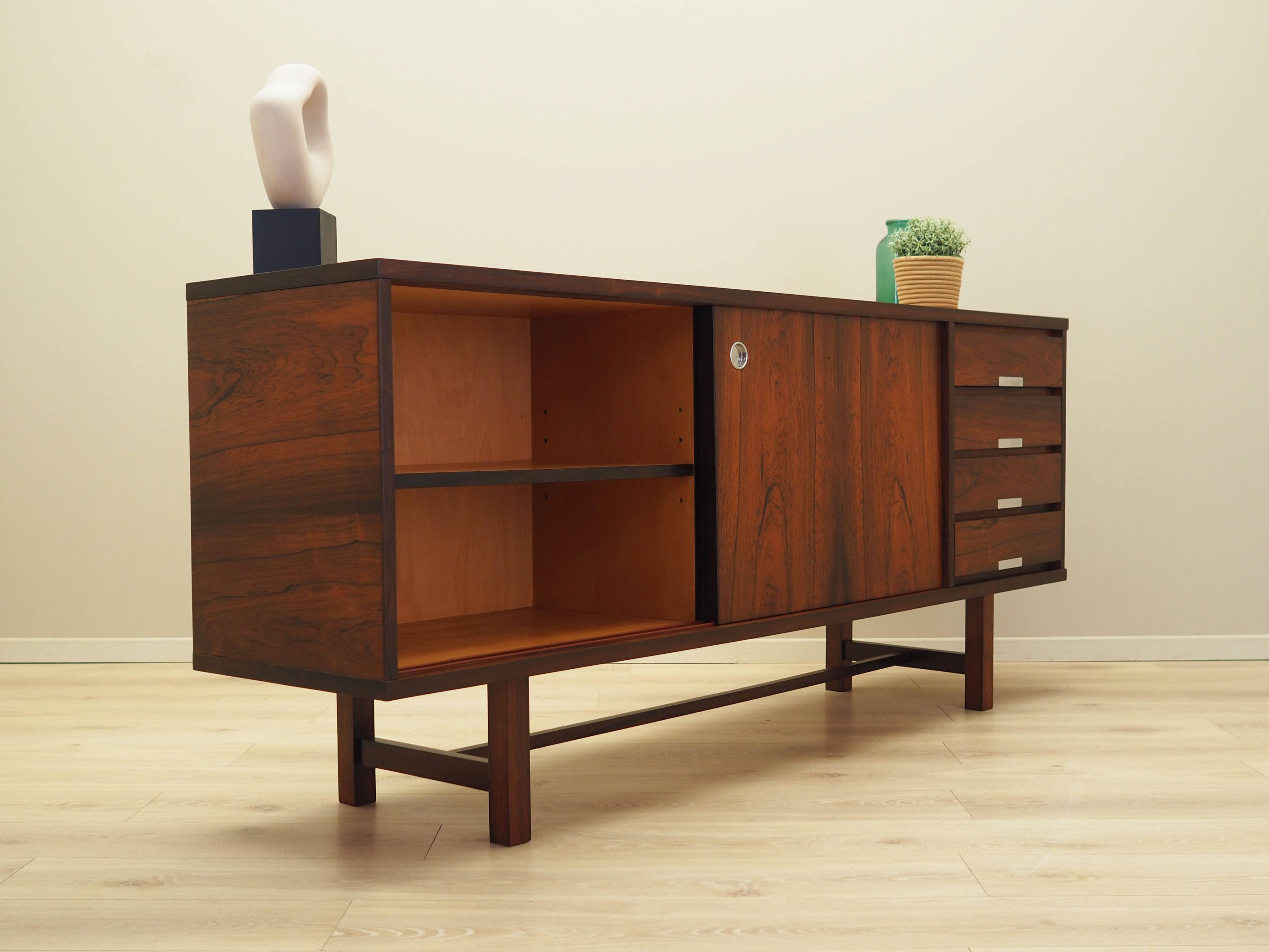 Buffet en palissandre, design danois, années 1970, production : Danemark