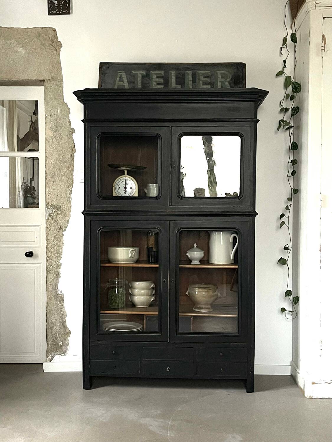 Glass display cabinet