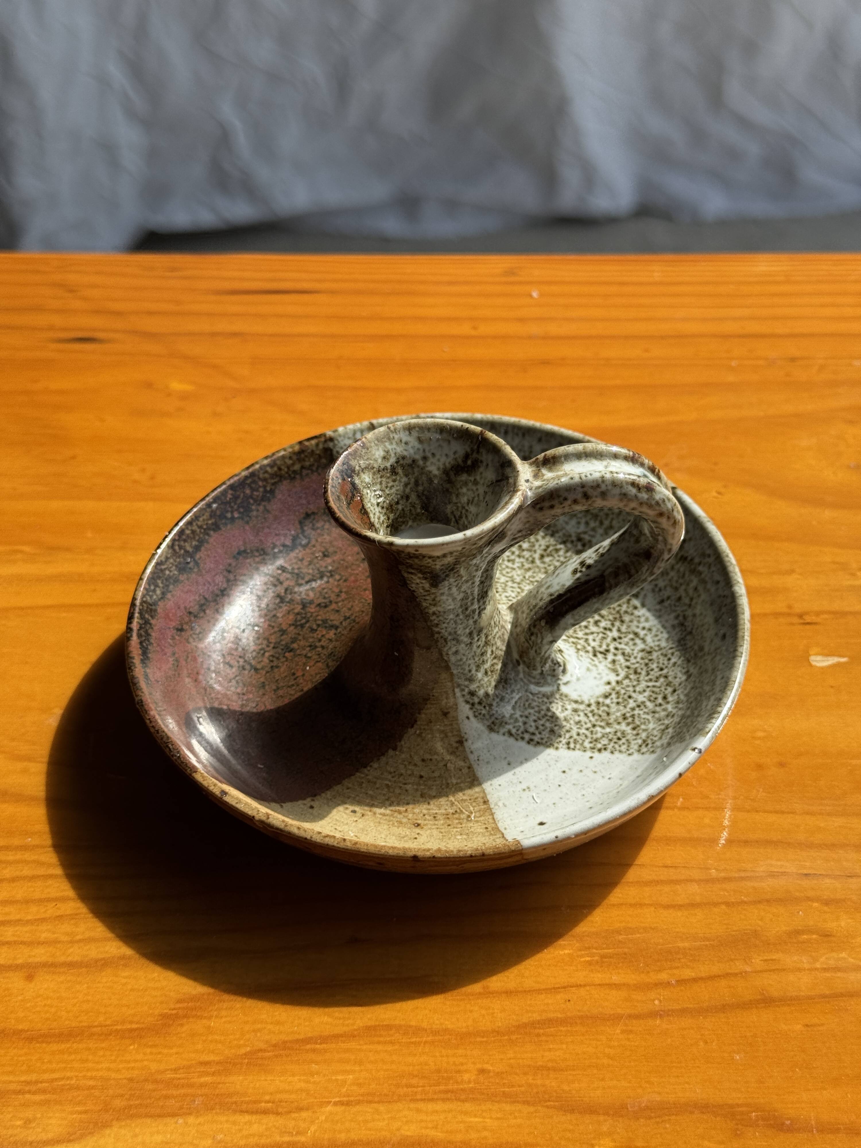 Small hand-held candle holder in two-tone brown and gray stoneware H6.5