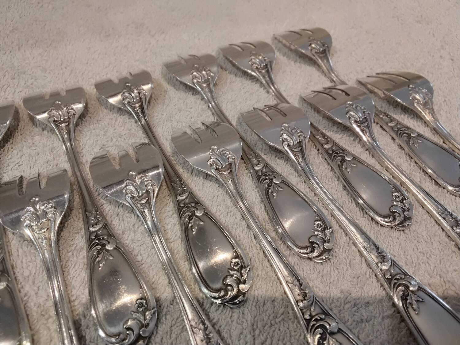 12 fourchettes à huitre métal argenté orfèvre Ercuis Fontenoy 13,4cm