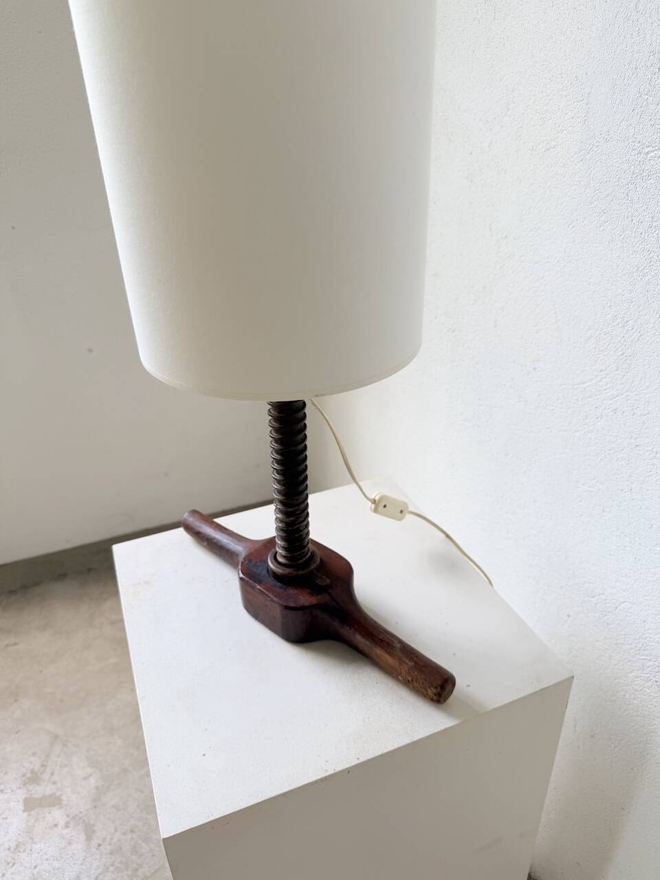 Lampe de table brutaliste artisanale 1950