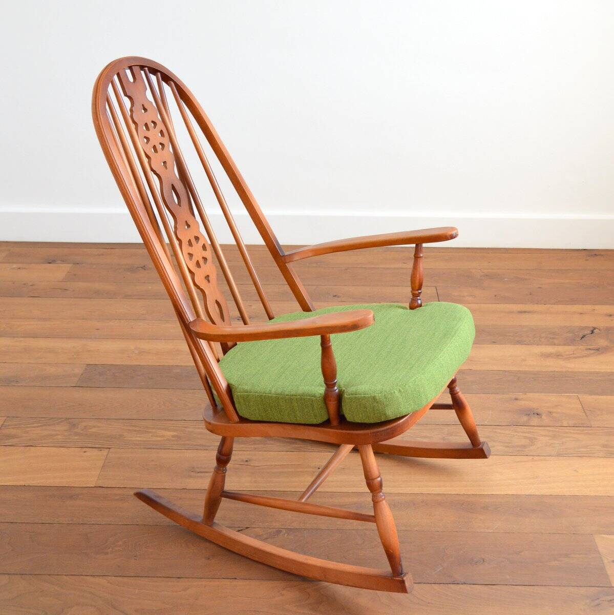 Rocking chair Windsor  vintage 1950s