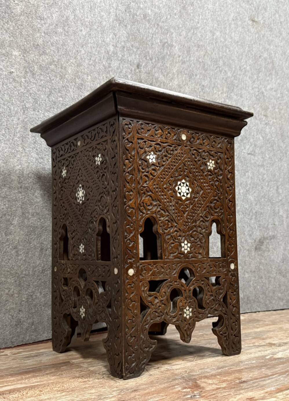 Syrian stool or pedestal in openwork wood and mother-of-pearl circa 1880