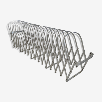 Porte revue métallique dépliant