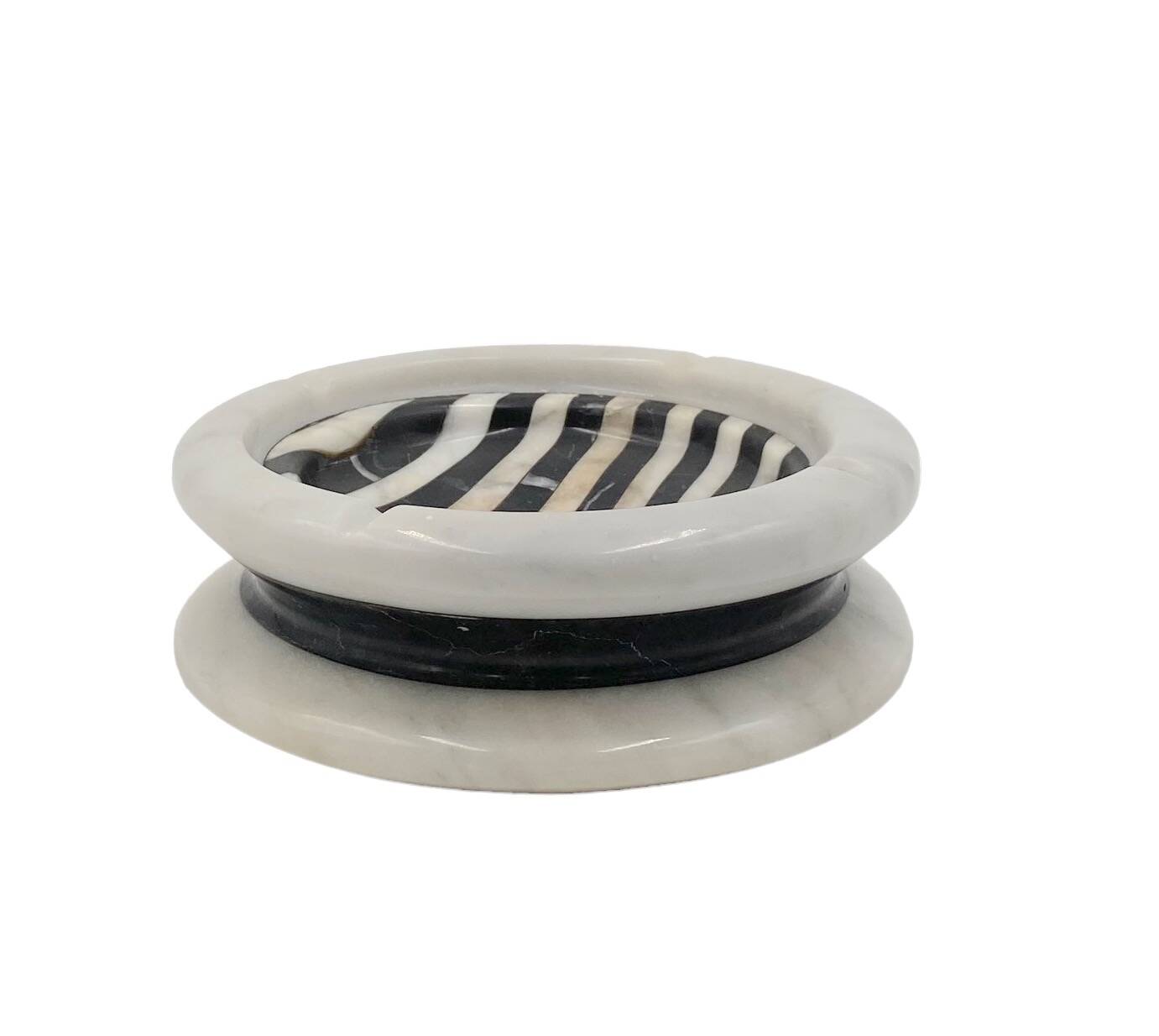 Black and white marble inlays ashtray, Casigliani Italy, 1970s
