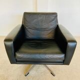 Vintage Danish swivel chair in black leather by Georg Thams