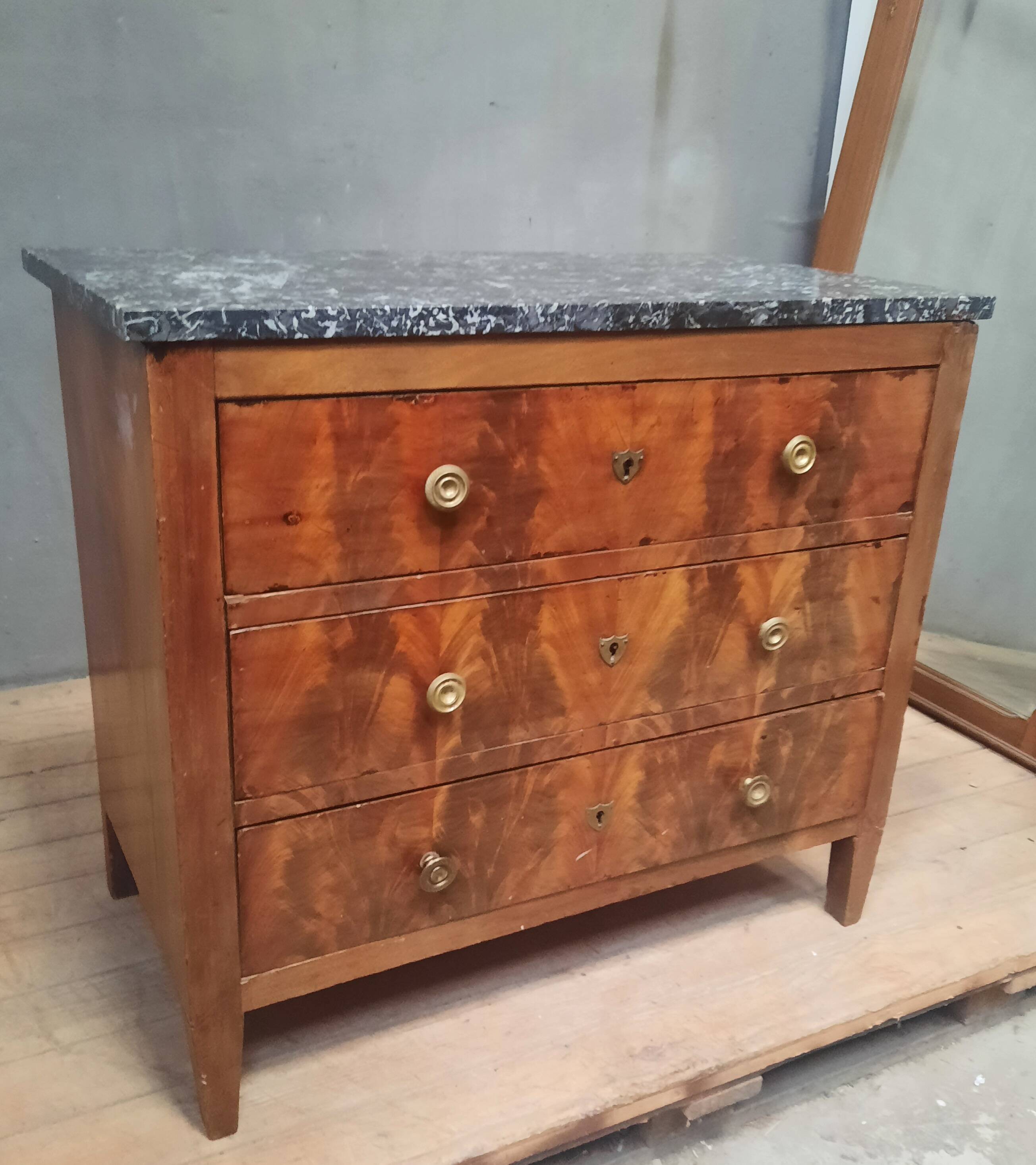 Nineteenth-century veneered commode