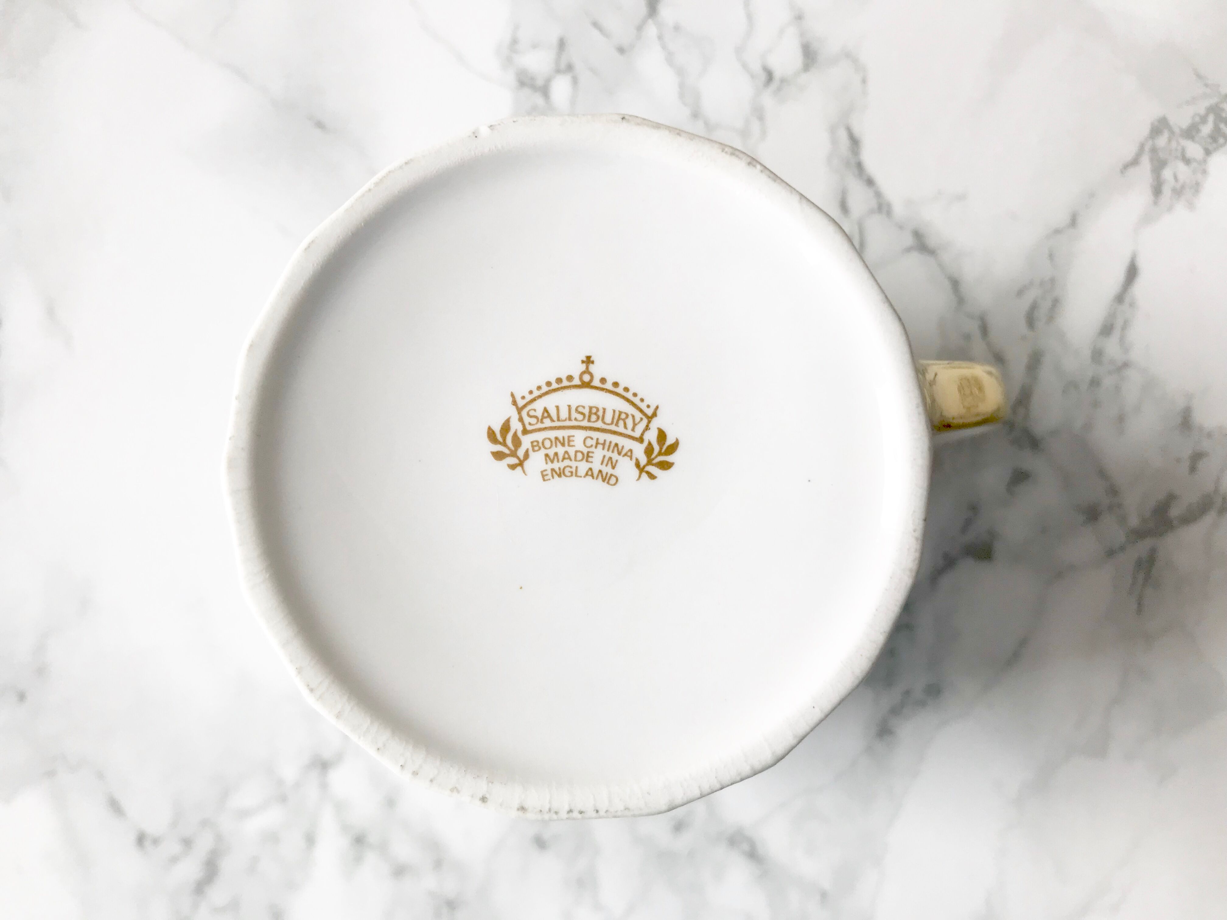 Set of 7  cups in white and gold porcelain