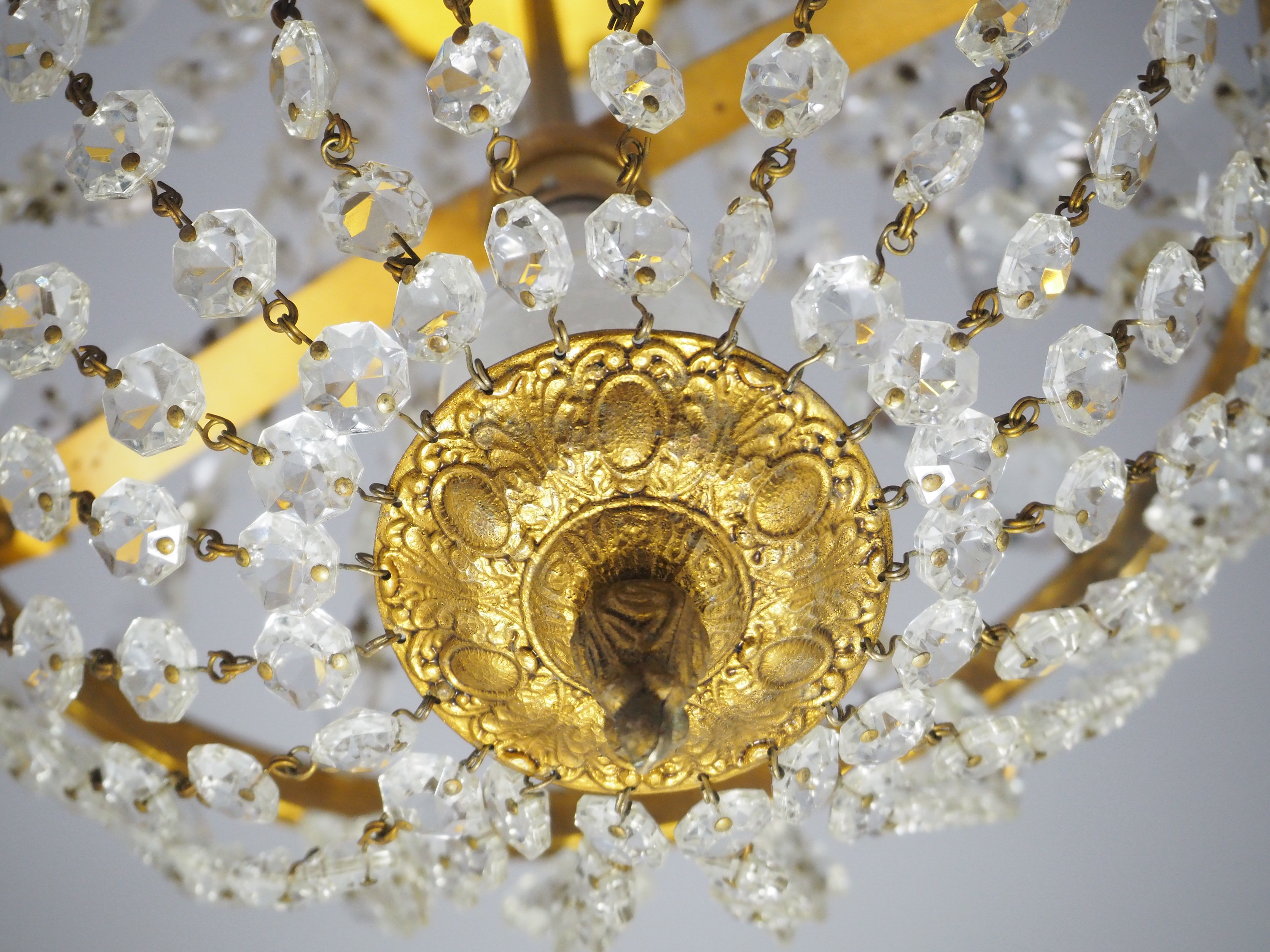 Balloon chandelier with glasses and bronze pampilles