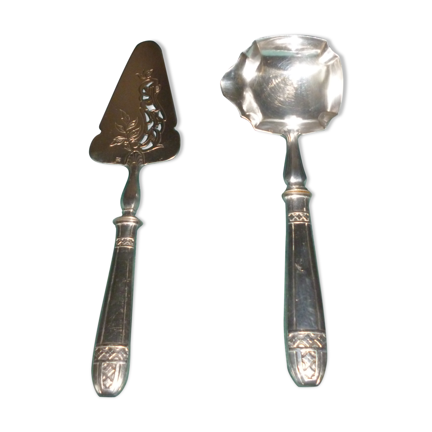 Dessert cutlery in silver plated metal