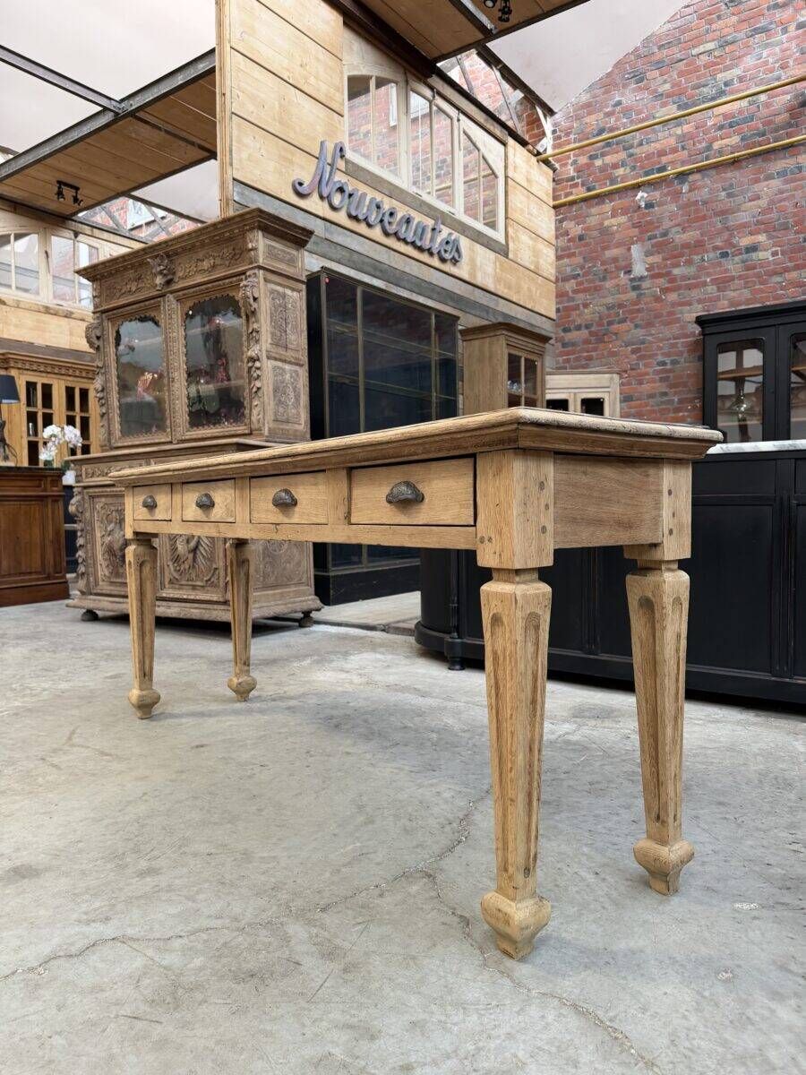 Oak console from the early 20th century.