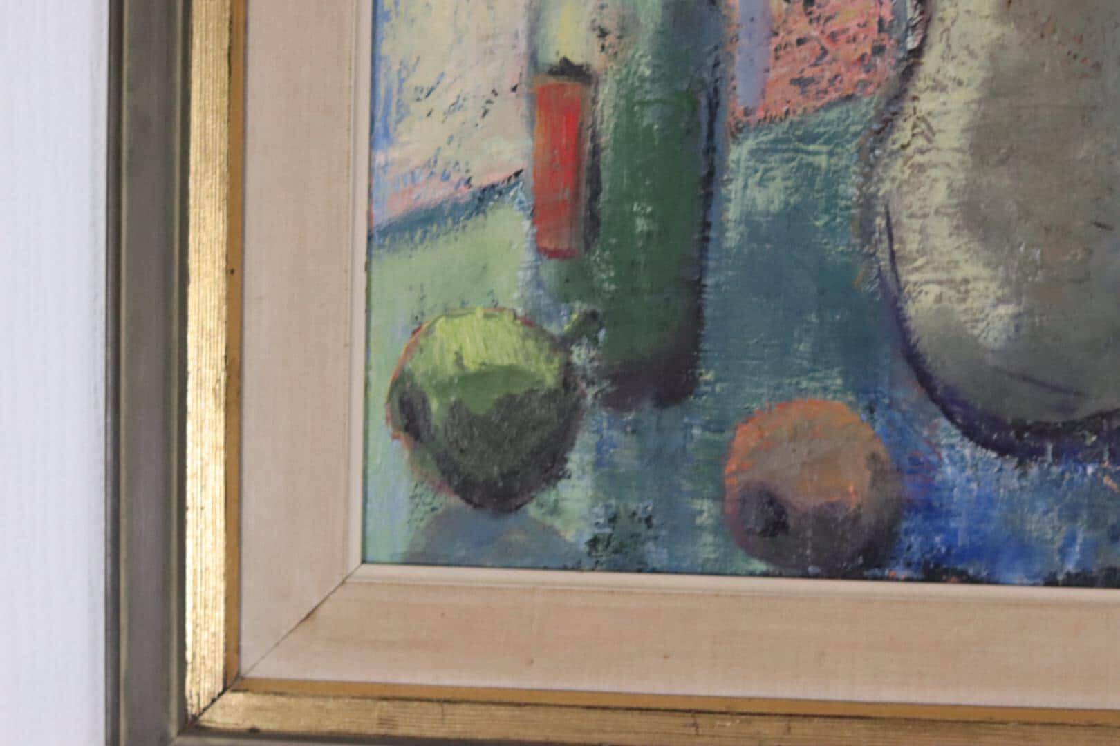 Bouquet rouge et bouteille de vin