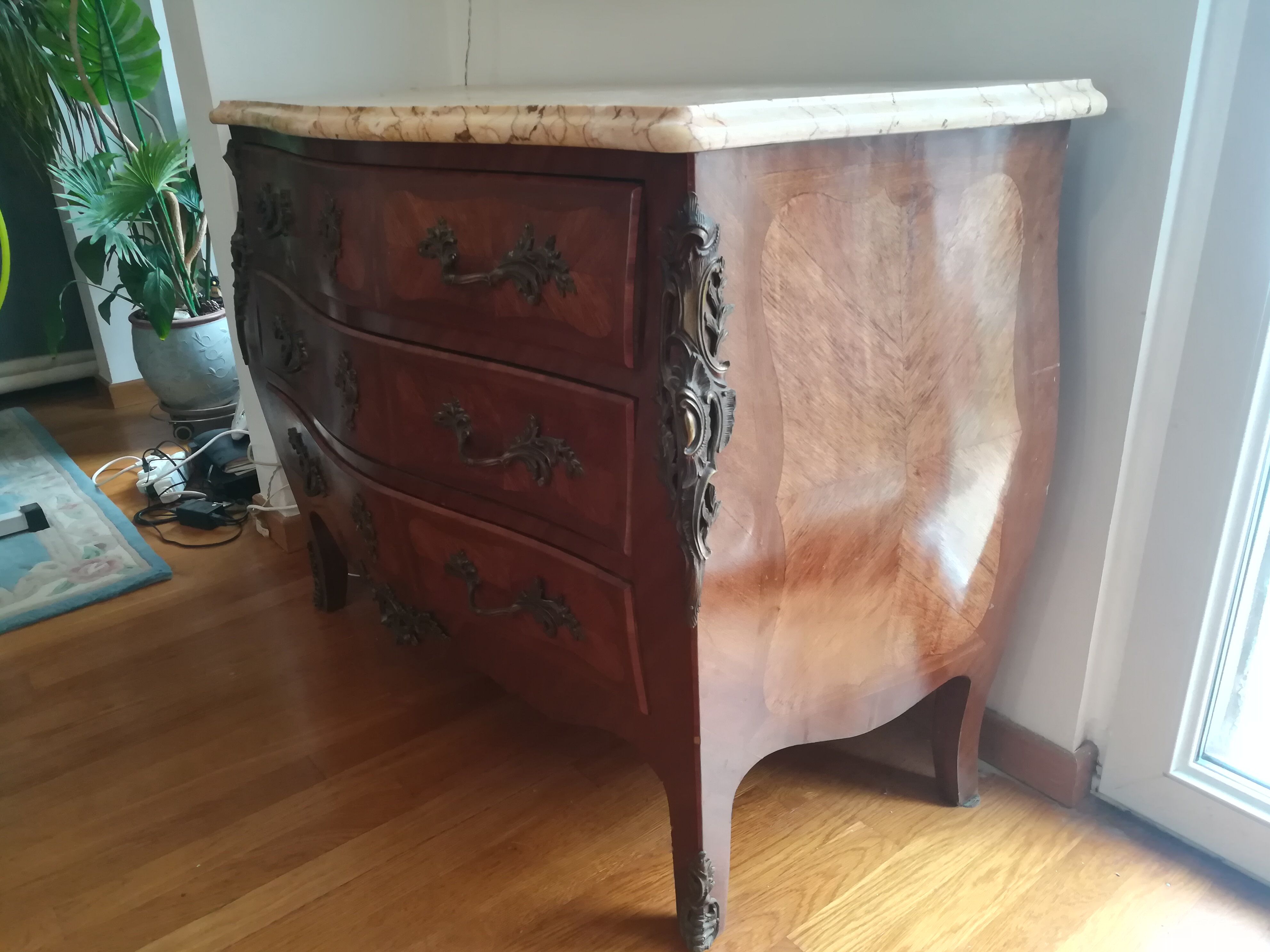 Commode style Louis XV