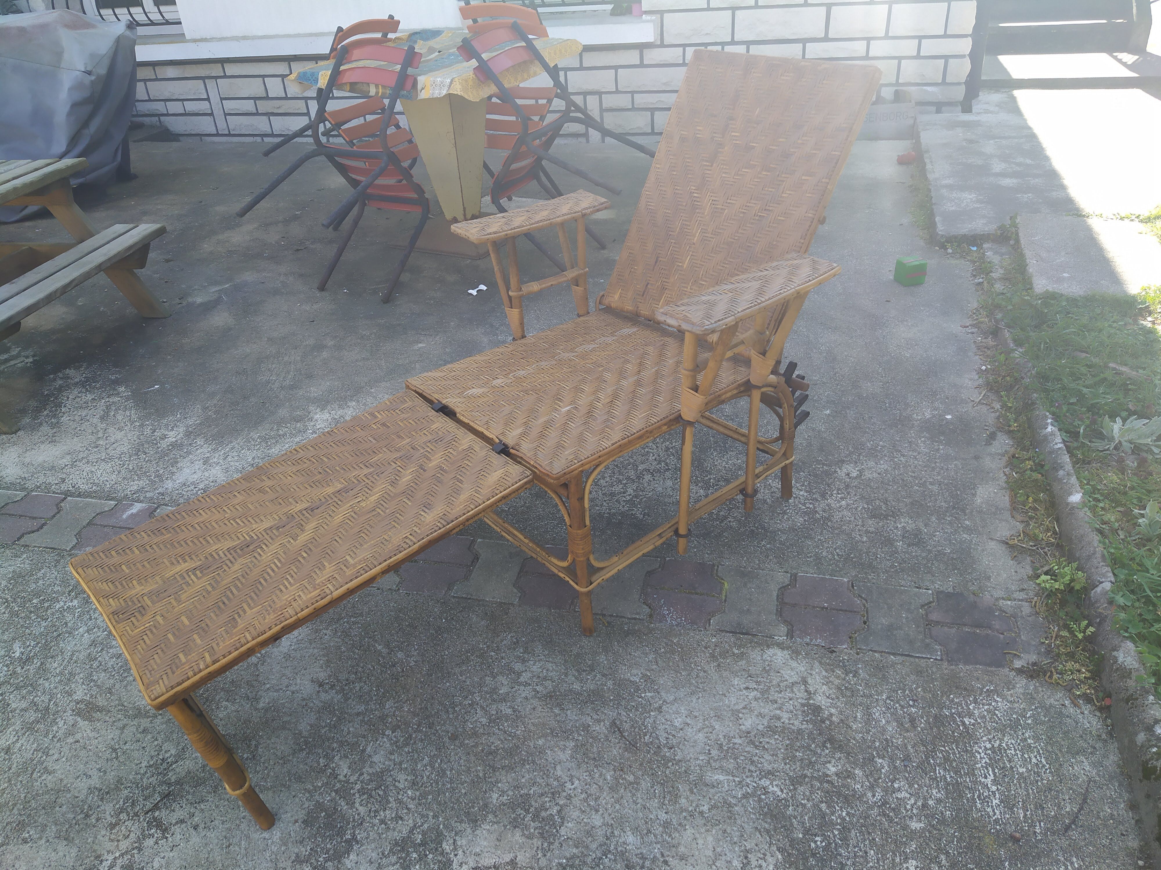 Former rattan and bamboo lounge chair in 1920