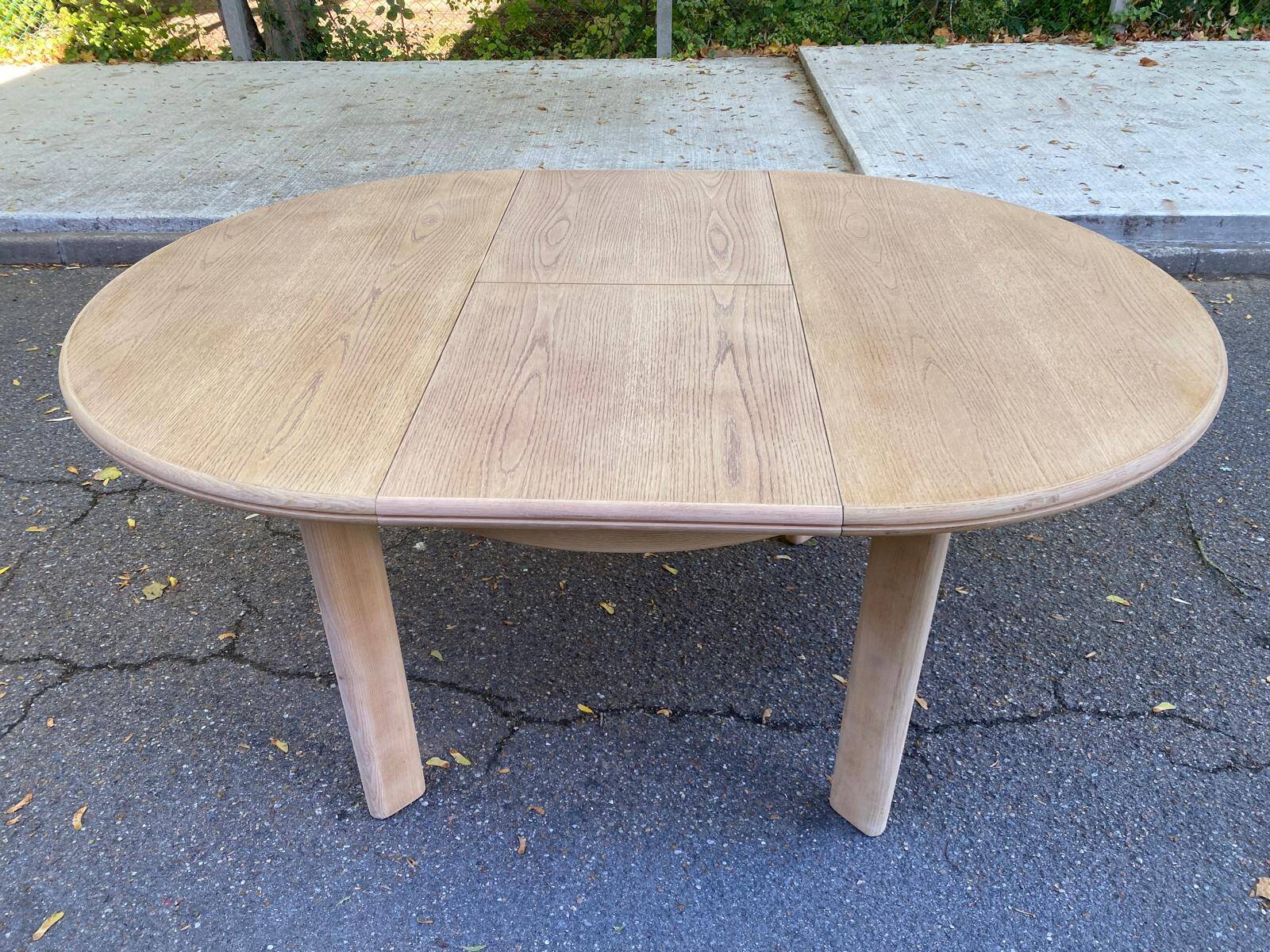 Scandinavian round extendable dining table stripped in oak 1980